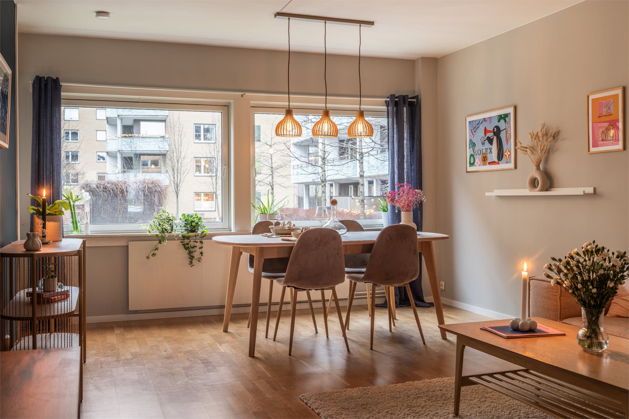 Her er det god plass til stort spisebord hvor du kan invitere venner og familie til hyggelige sammenkomster.