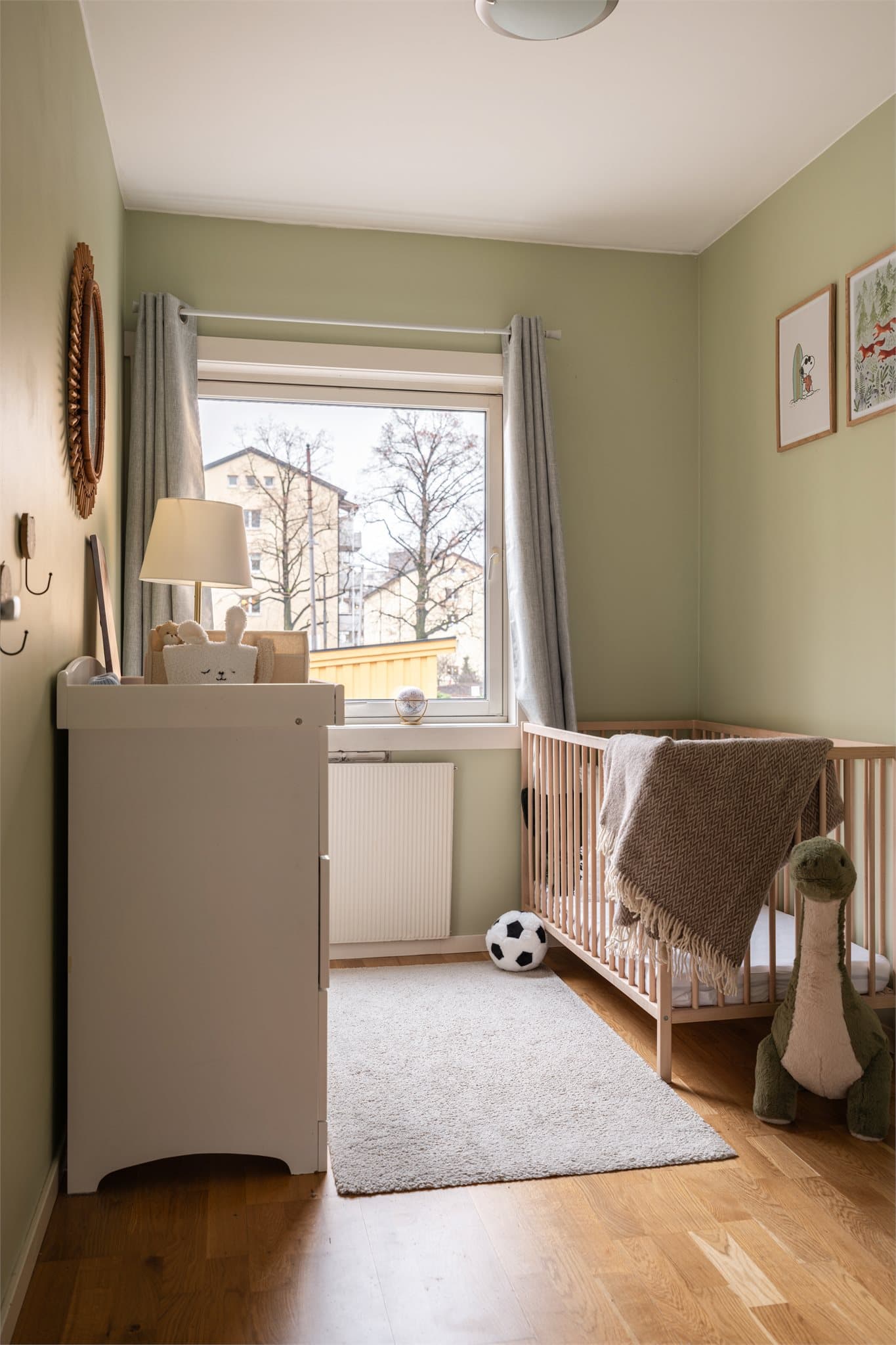 Soverom 2 er i dag innredet som et koselig barnerom