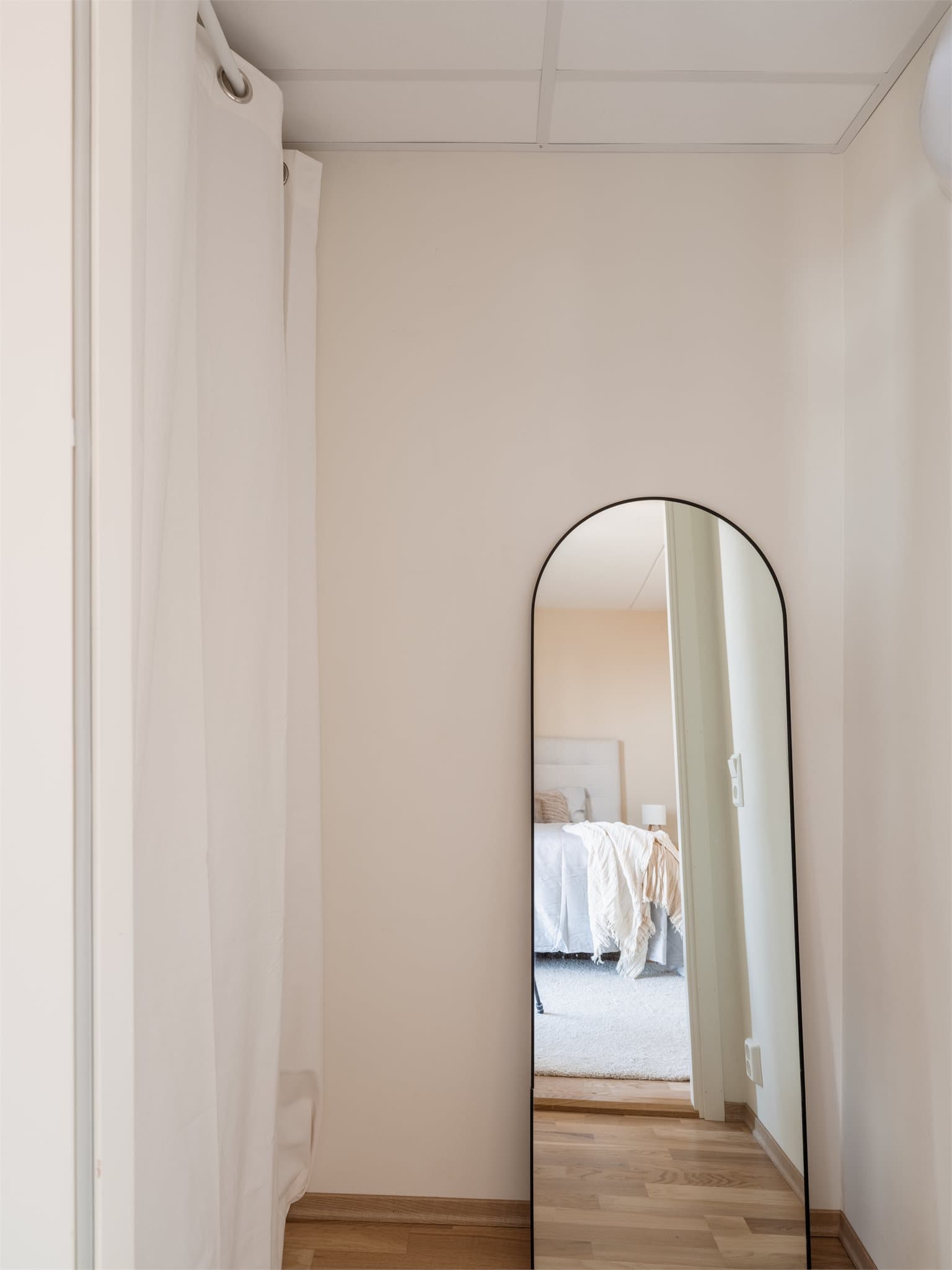 Hovedsoverommet har direkte tilgang til en innvendig bod - perfekt som walk-in closet!