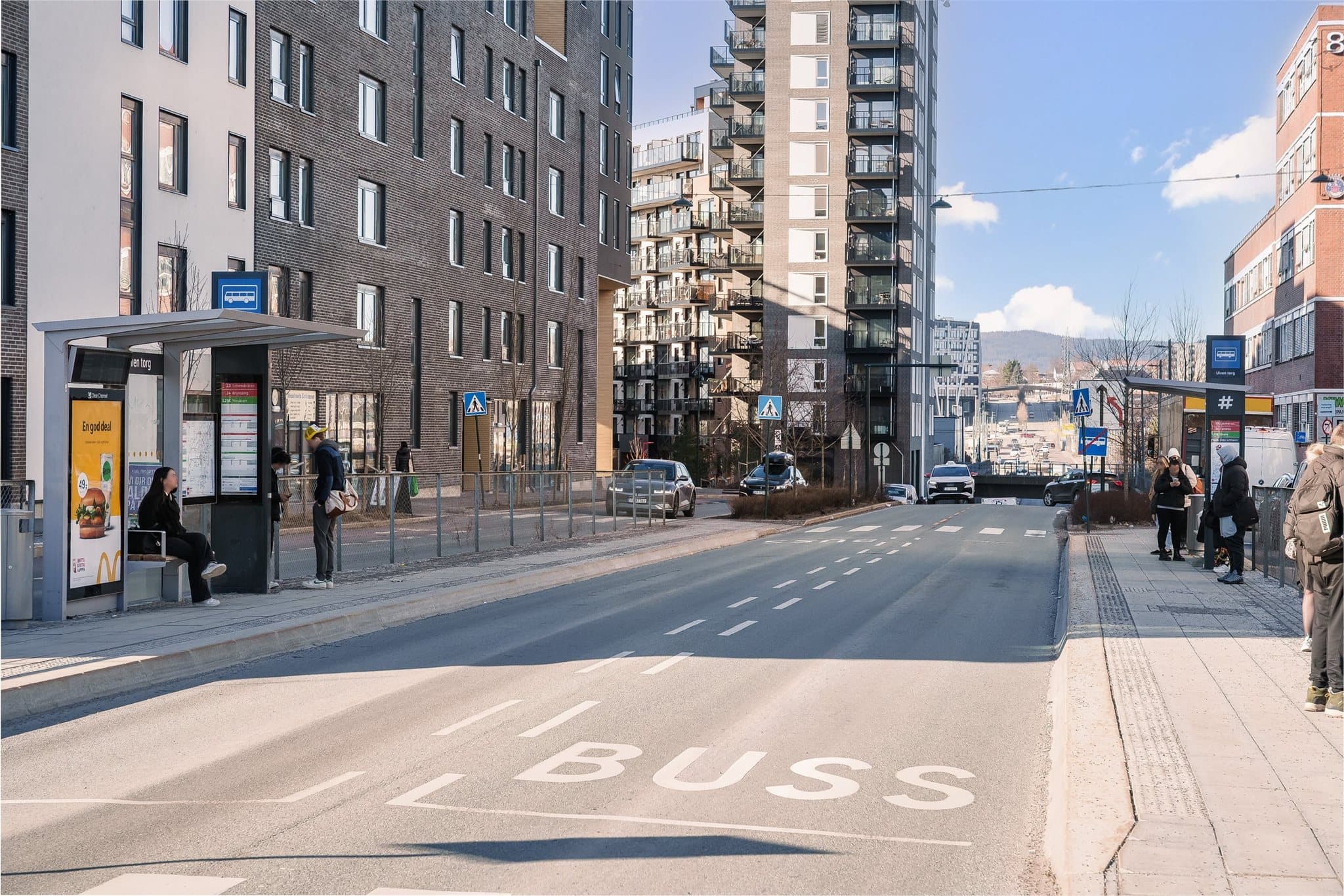 Nærområdet har gode kollektivforbindelser som gjør det enkelt å komme seg rundt. Det er ca. 5 min gange til Økern Tbane stasjon.