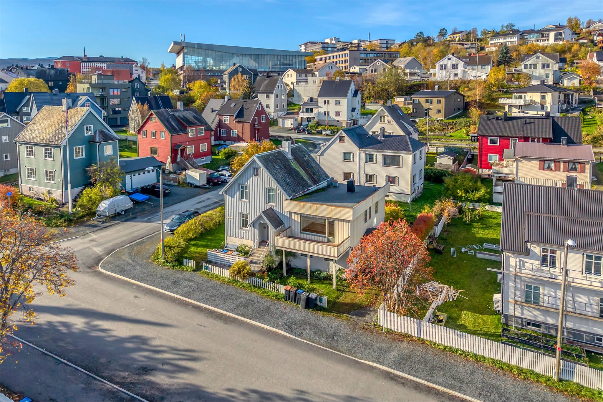 Eiendommen ligger i et etablert boligområde på Frydenlund.