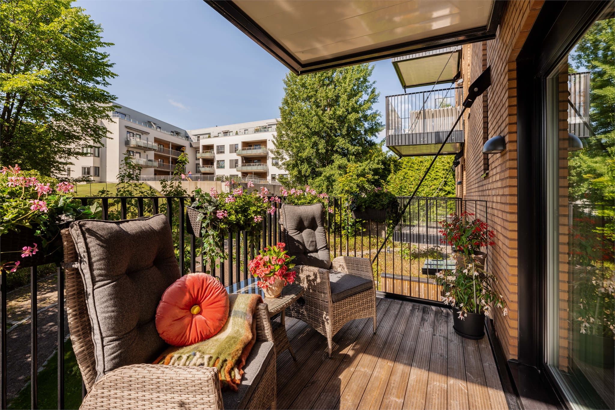 Uteplassen er overbygget, og måler 8 m²!