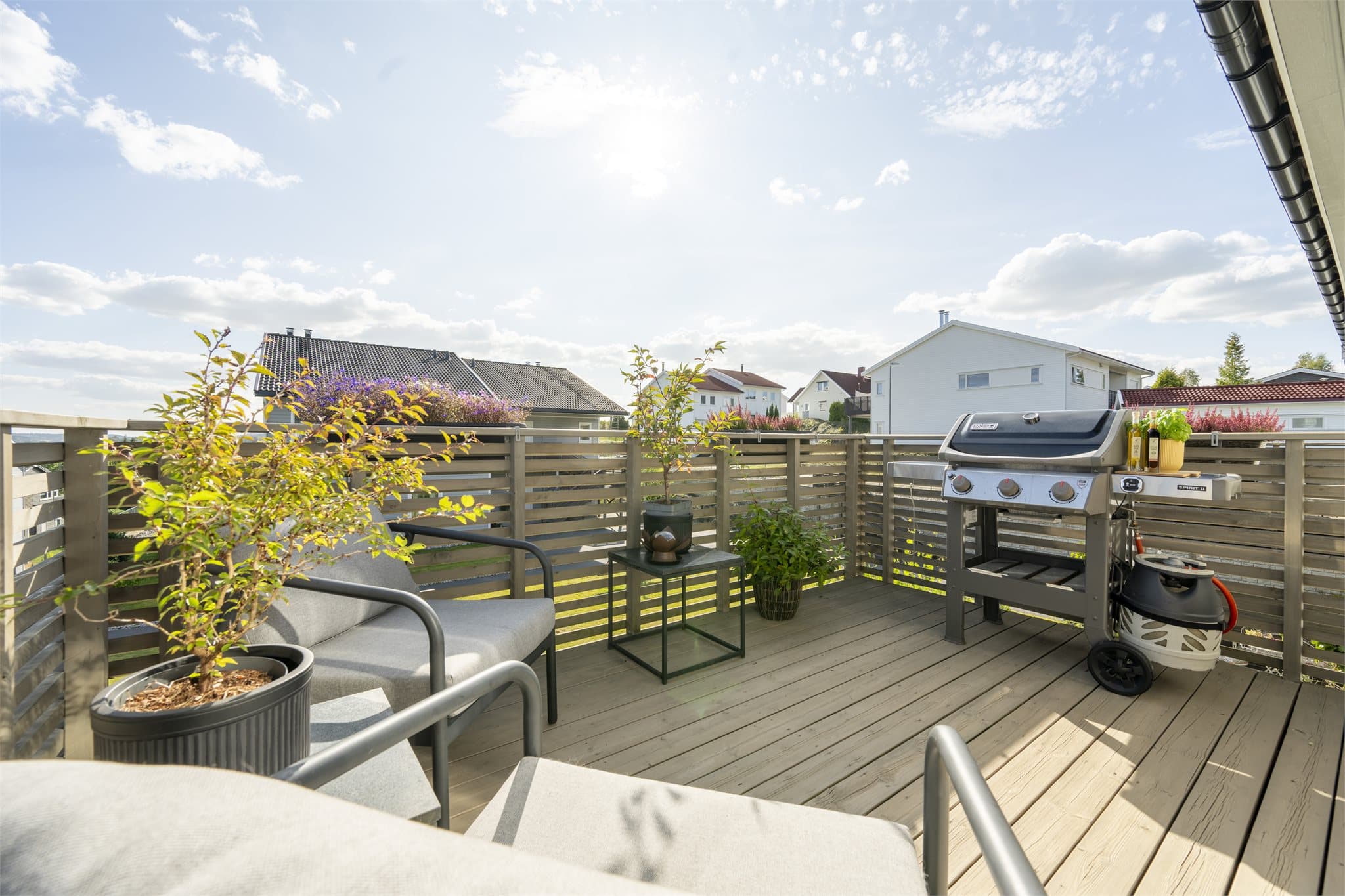 Her bor du i et hyggelig og etablert boligområde i Ytre Enebakk.