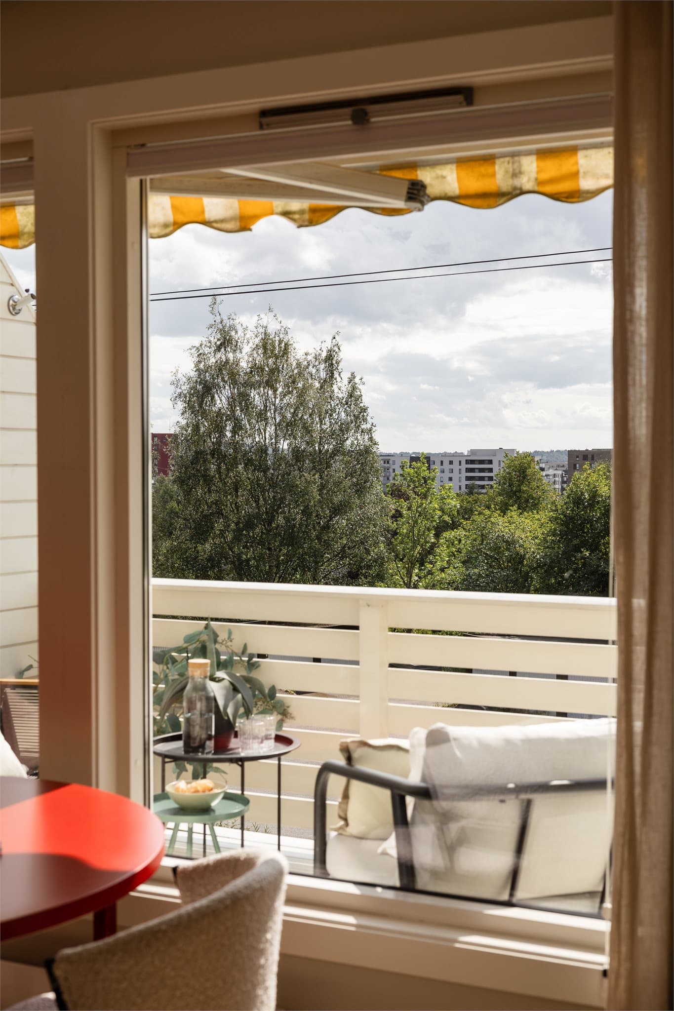 Fra stuen er den samme fine utsikten.