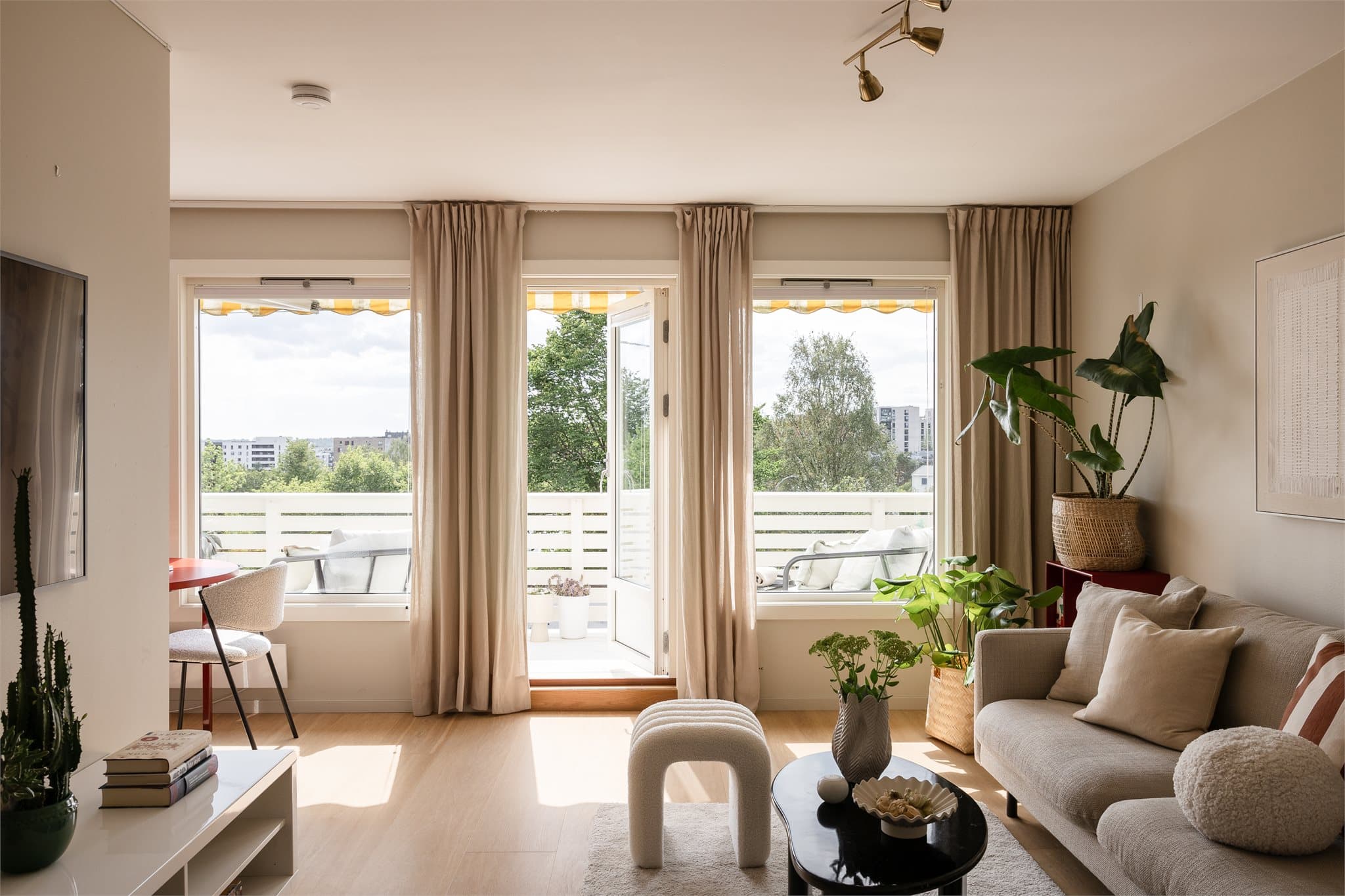 Lekker 1-stavs parkett i stuen og gangen.