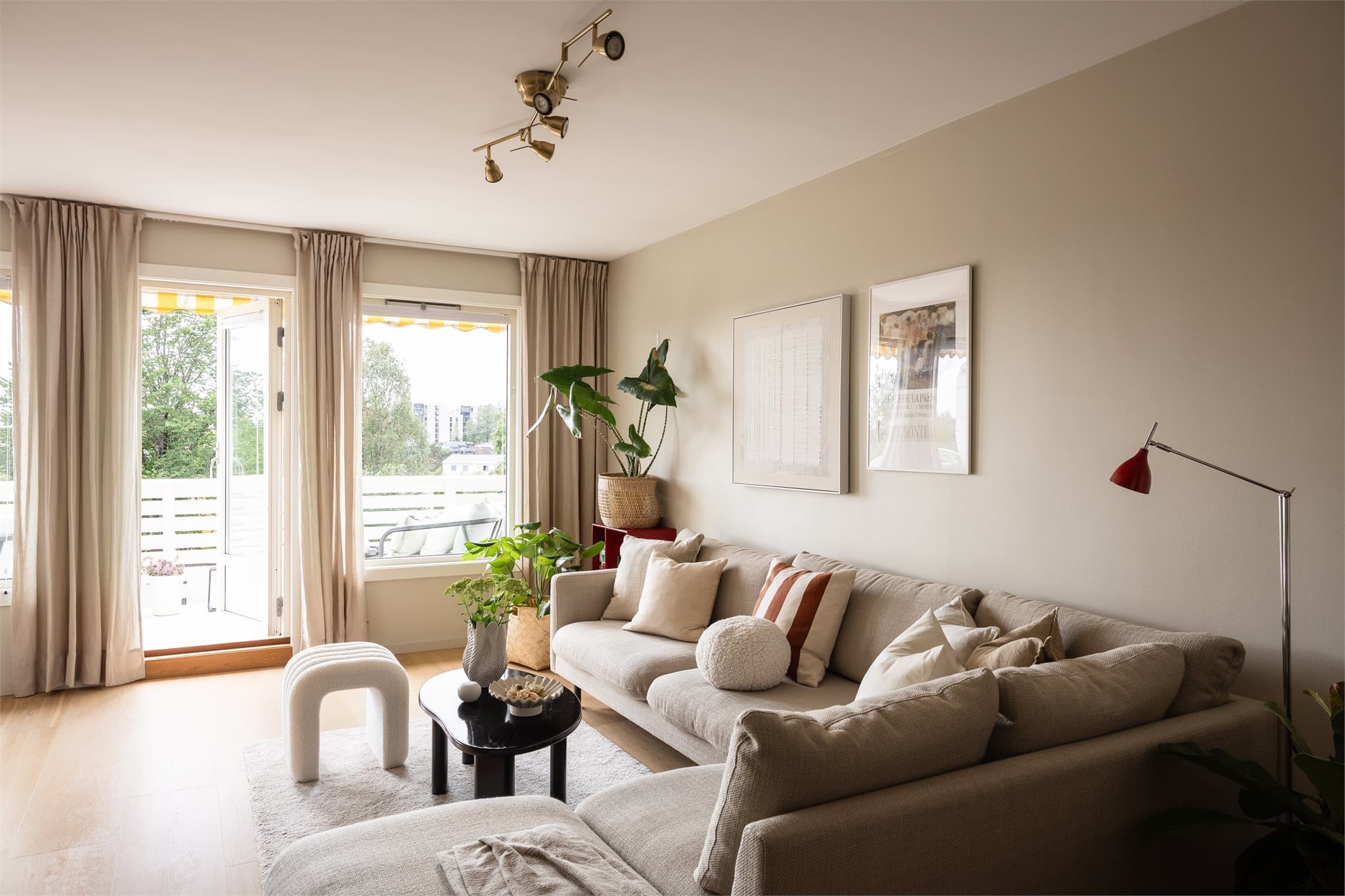 Her er det god takhøyde og rikelig med lysinnslipp.