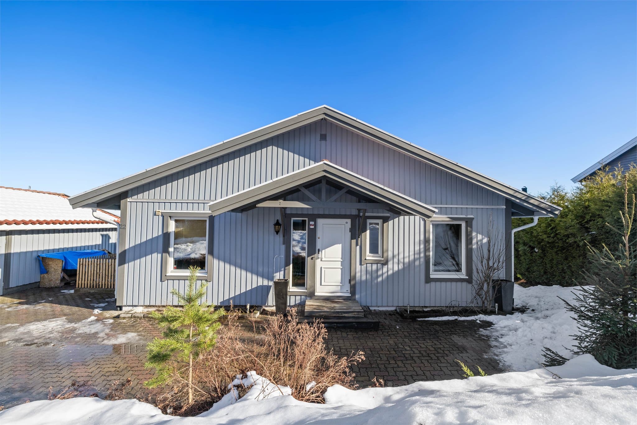 Usjenert tomt på hele 778 kvm med nok av boltreplass for hele familien.