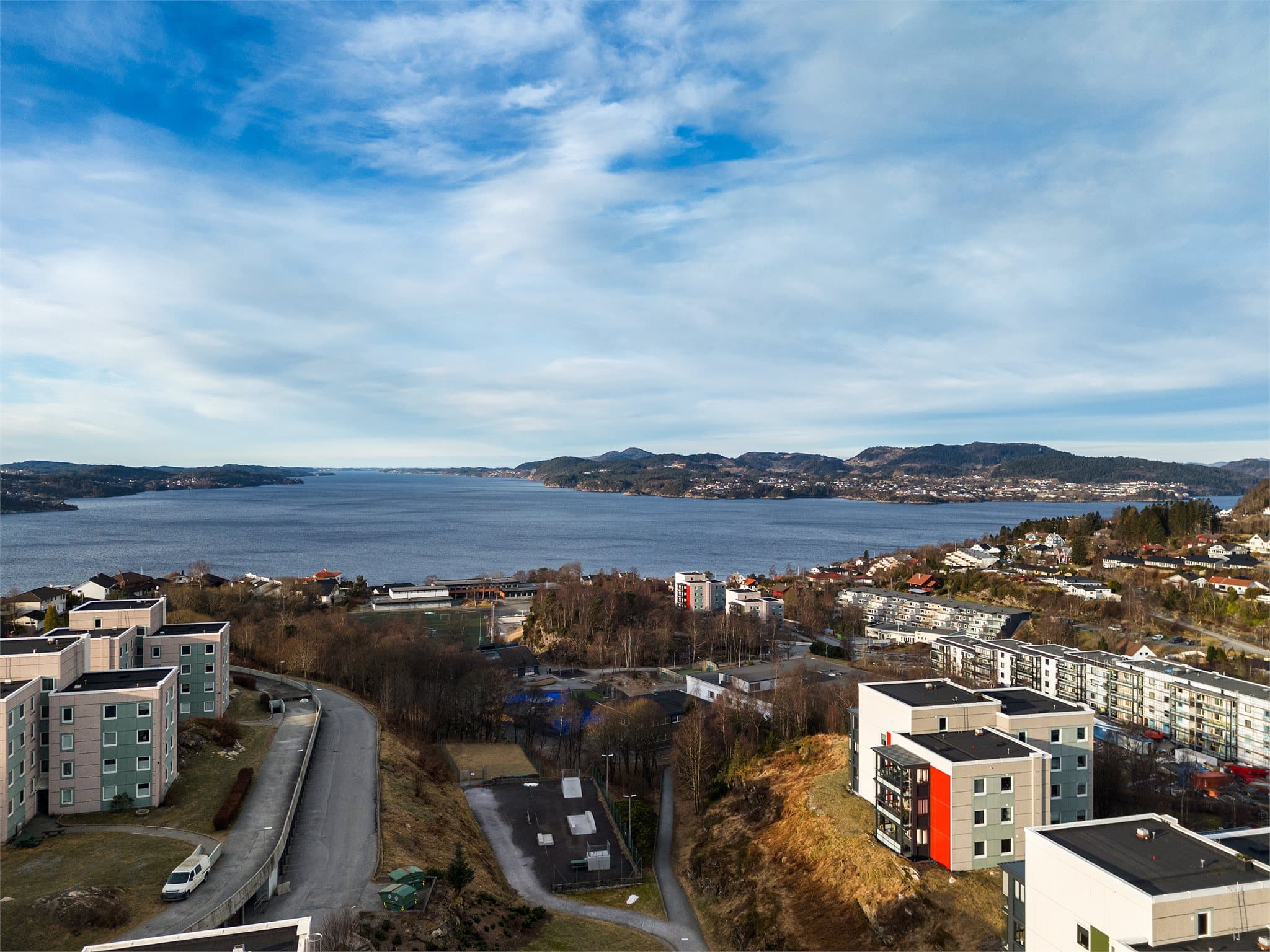 - Toppe borettslag har felles lekeplass, ballbinge, saktebane og selskapslokale som kan leies -