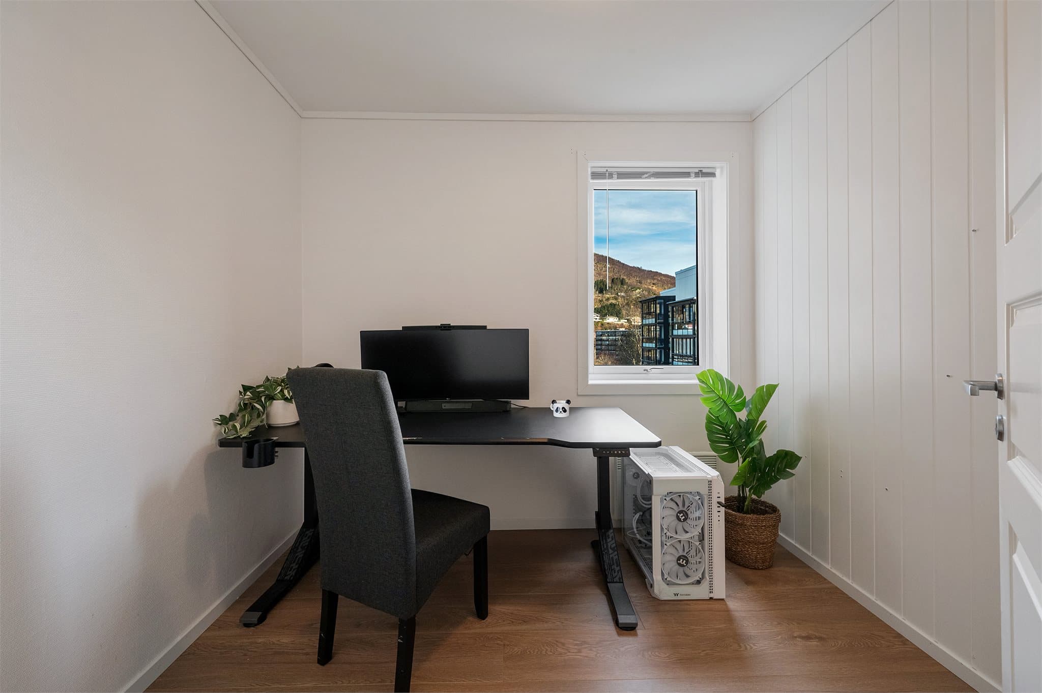 - Soverom 3 måler 6,4m² -