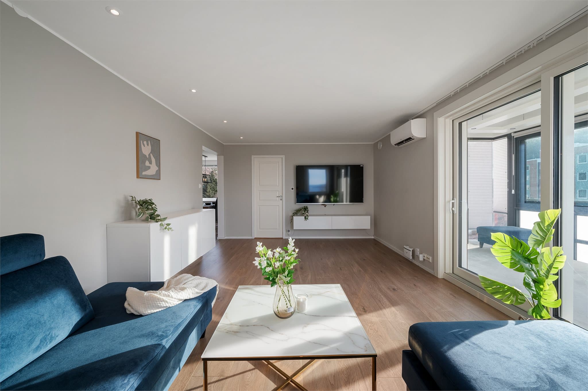 - Leiligheten har et totalt BRA-i på 83m² -