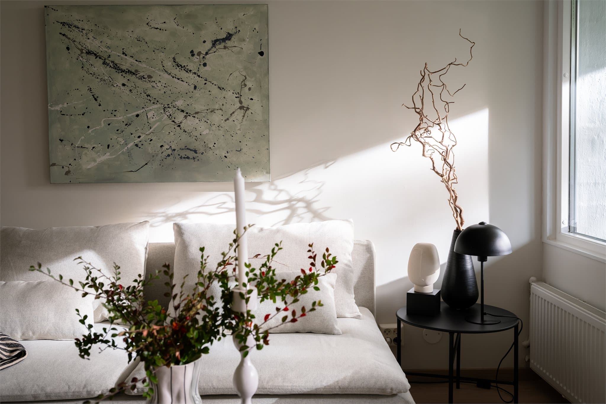 De lyse veggene gir et godt utgangspunkt for personlig innredning.