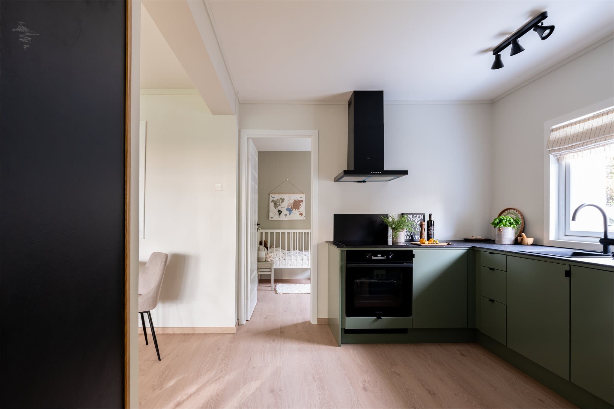 Komfyrvakt og Waterguard er montert for ekstra trygghet.