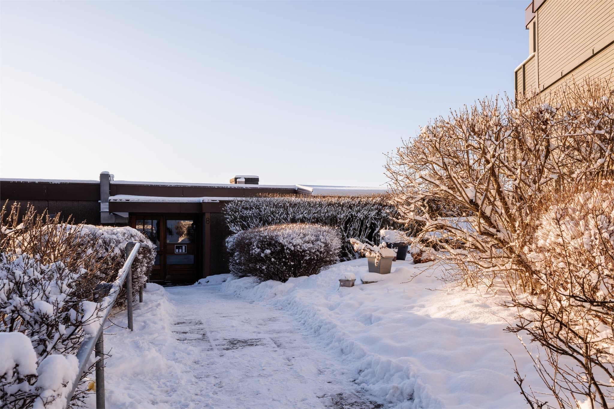 Leiligheten ligger i en terrasseblokk i et veletablert og bilfritt borettslag.