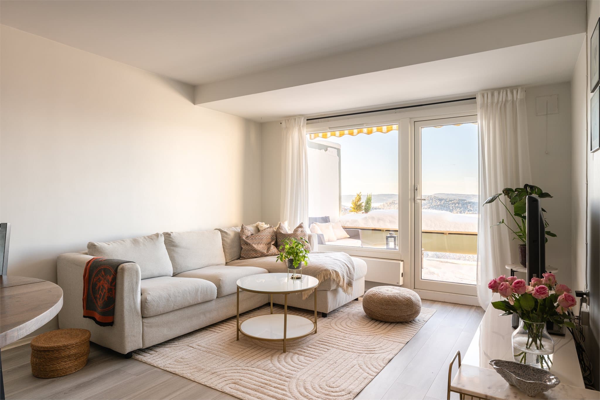 Nye vinduer og balkongdør fra NorDan ble montert i regi av borettslaget i 2020.