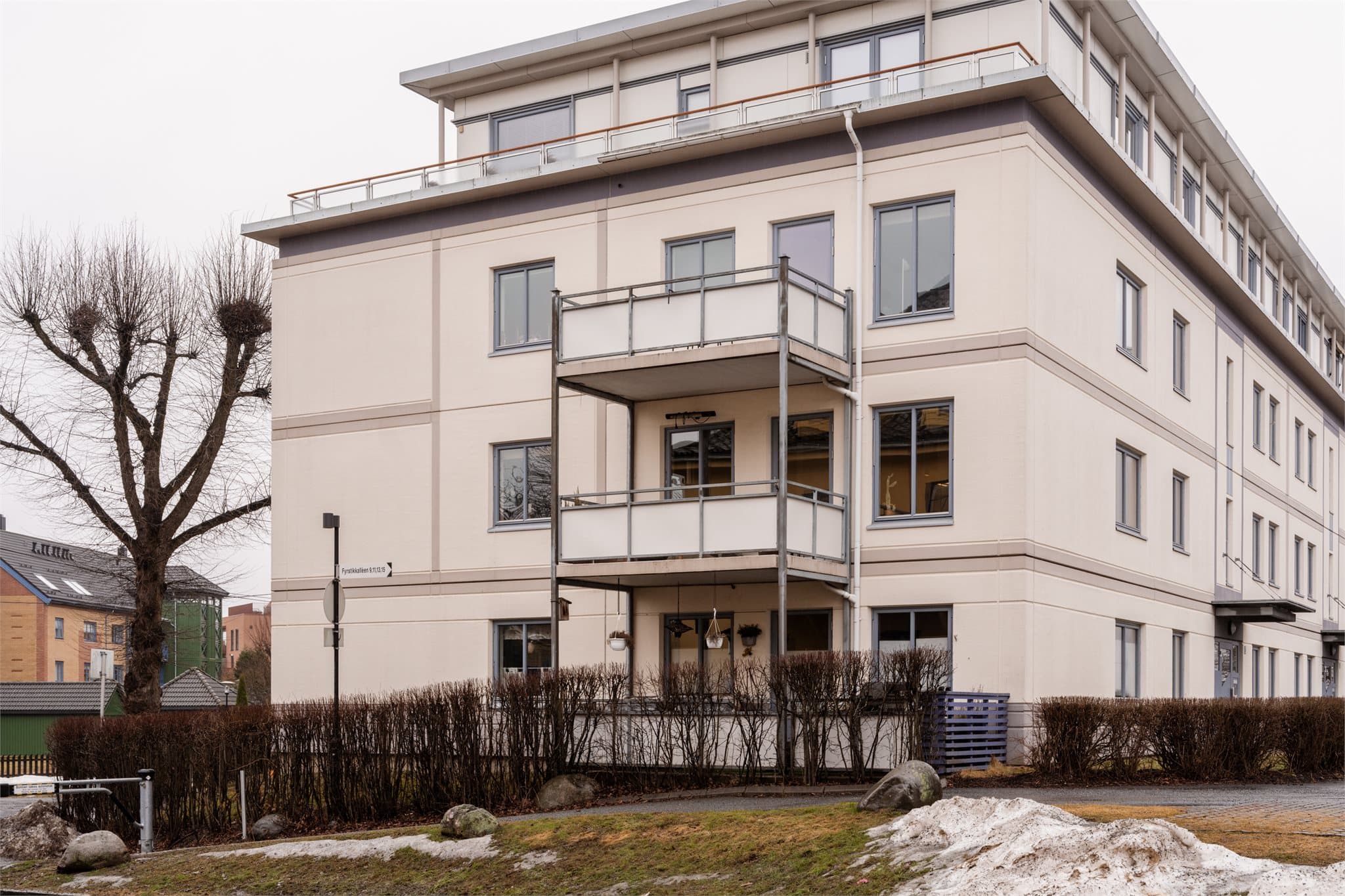 Sameiet består av 21 eierseksjoner og har en sentral beliggenhet.