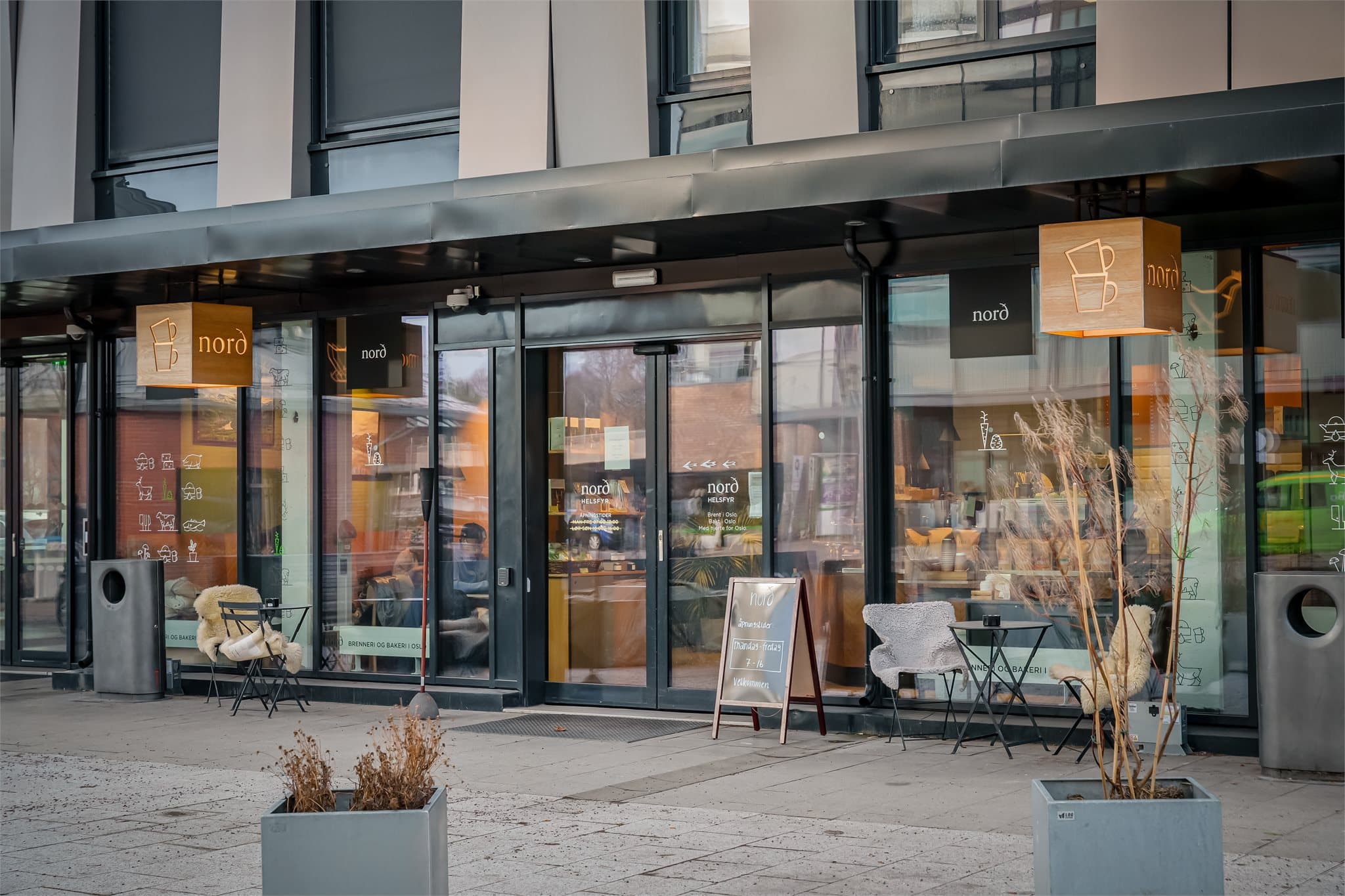 I nærområdet finner du også Norð Helsfyr, et populært spisested kjent for moderne nordisk mat og hyggelig atmosfære.