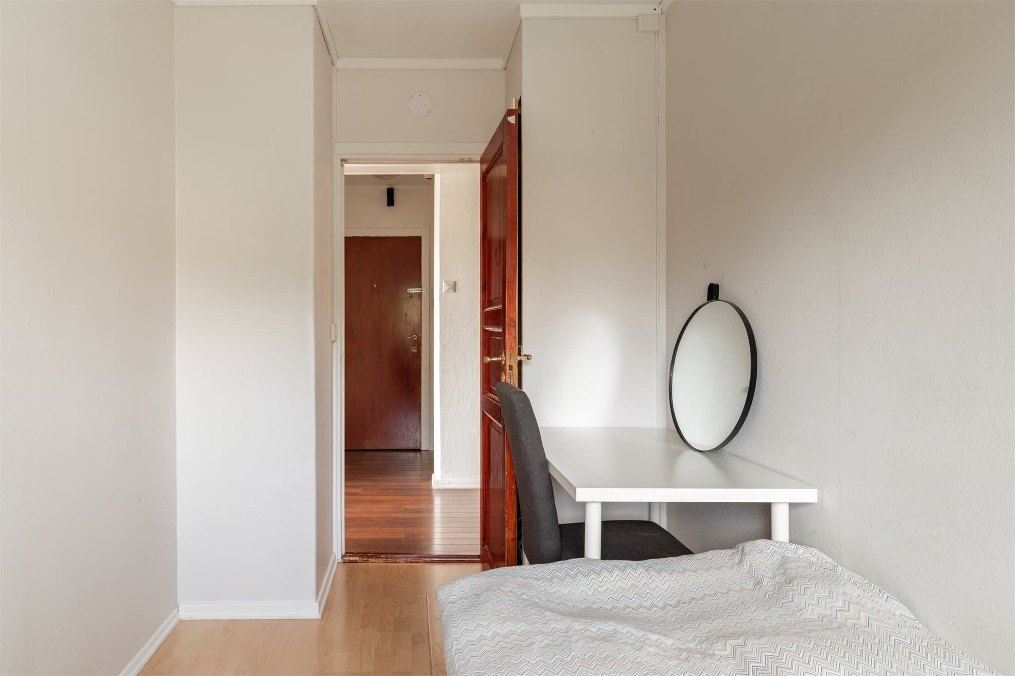 Fleksibelt rom som kan brukes som kontor, barnerom eller gjesterom.