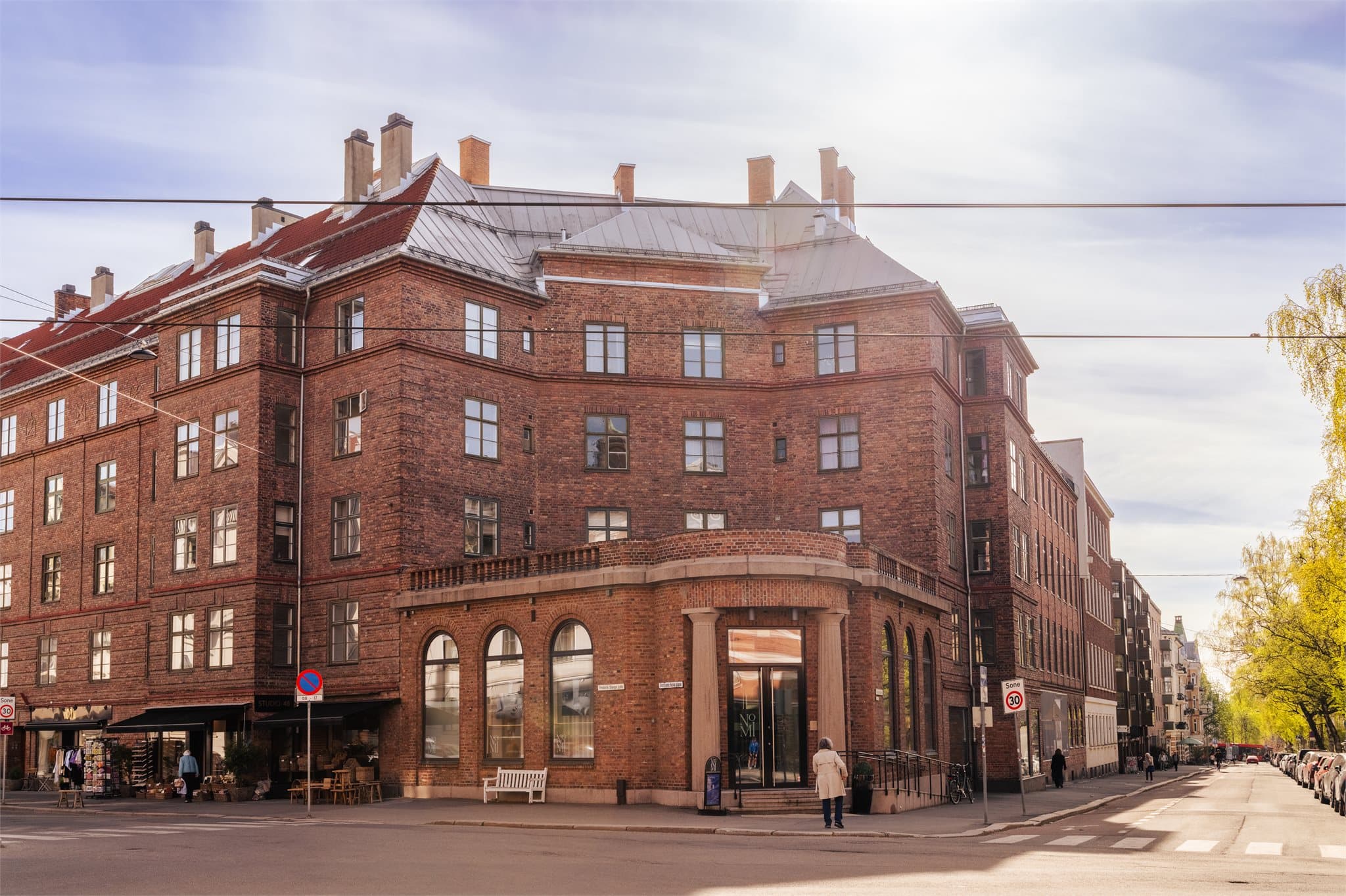 Dette er en attraktiv og sentral beliggenhet på etterspurte Frogner, et av Oslos mest eksklusive og populære boligområder.