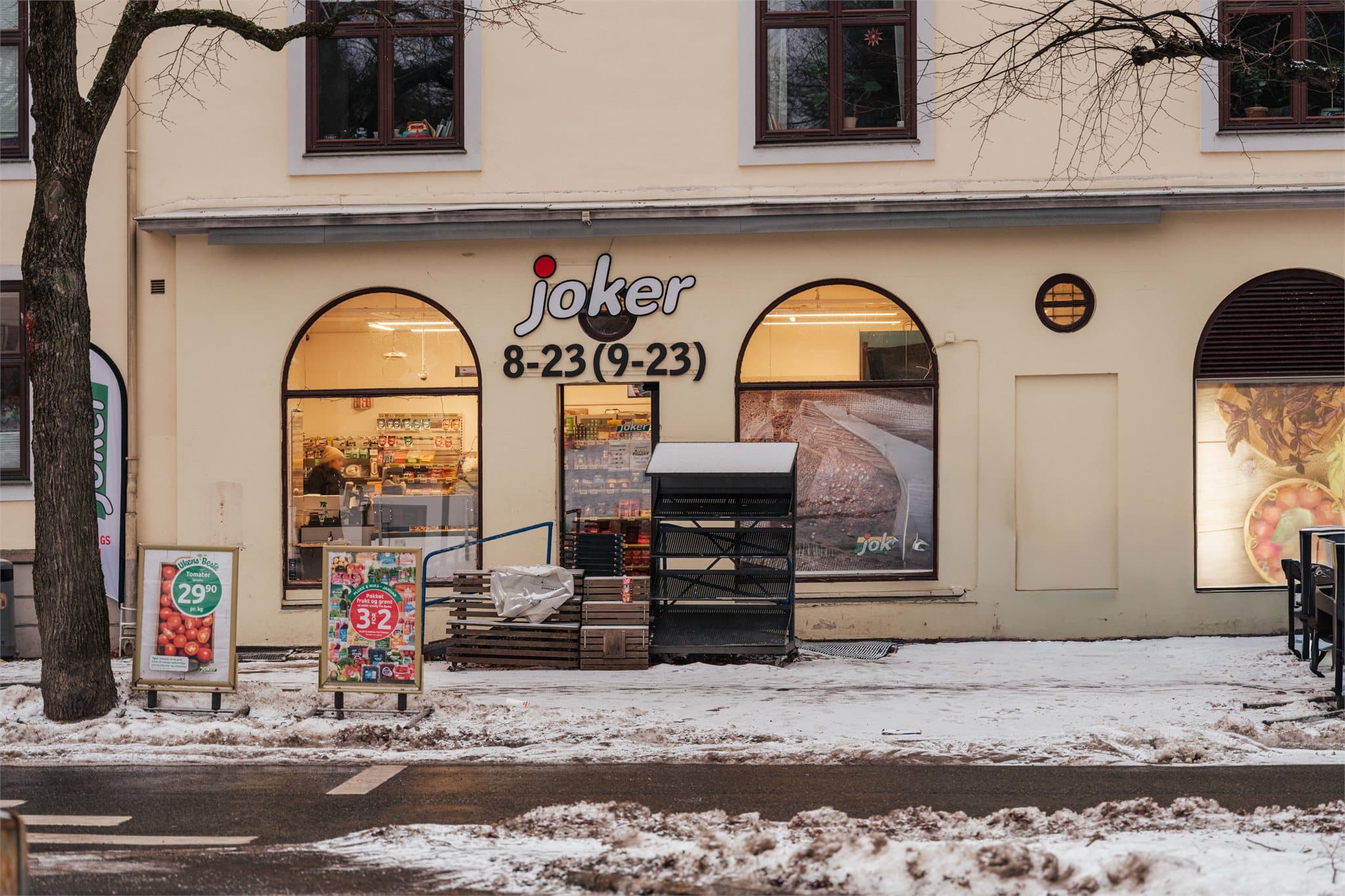 Hverdagslogistikken er enkel med søndagsåpen Joker kun fire minutters gange unna.