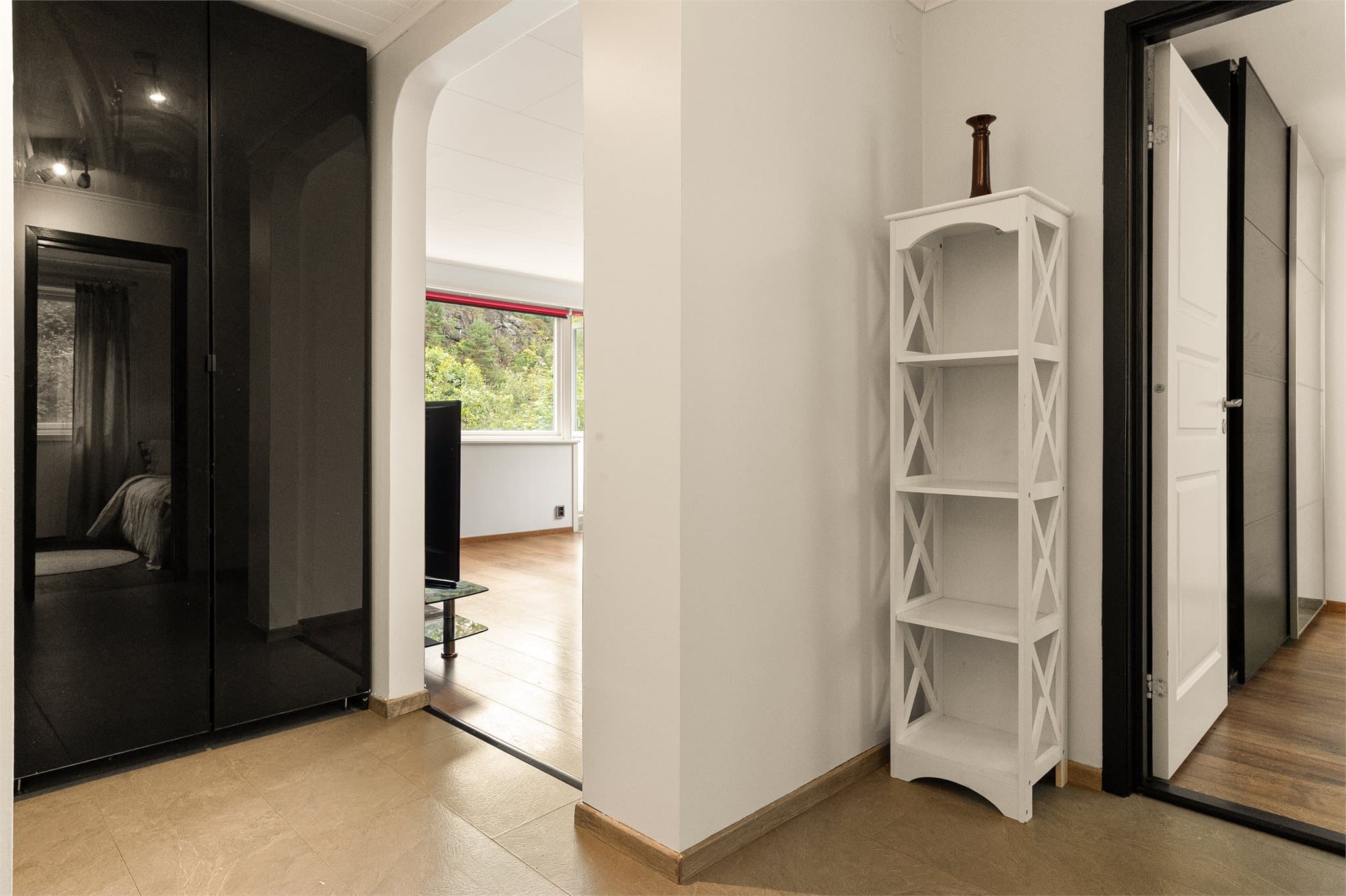 - Godt med lagringsplass i entré og i 3 eksterne boder på hhv. 3,6m², 3,1m² og 1,8m² -