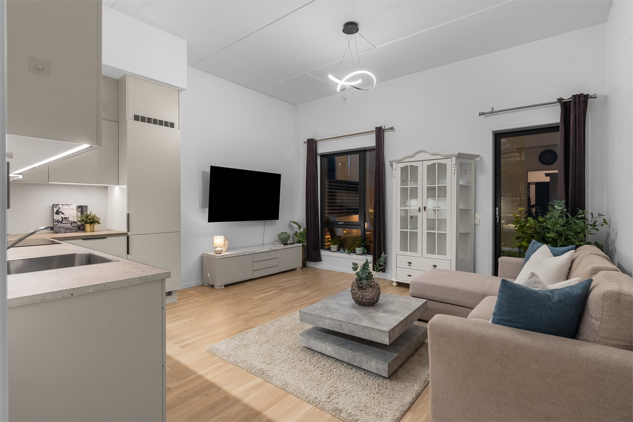 Vannbåren fjernvarme og balansert ventilasjon.