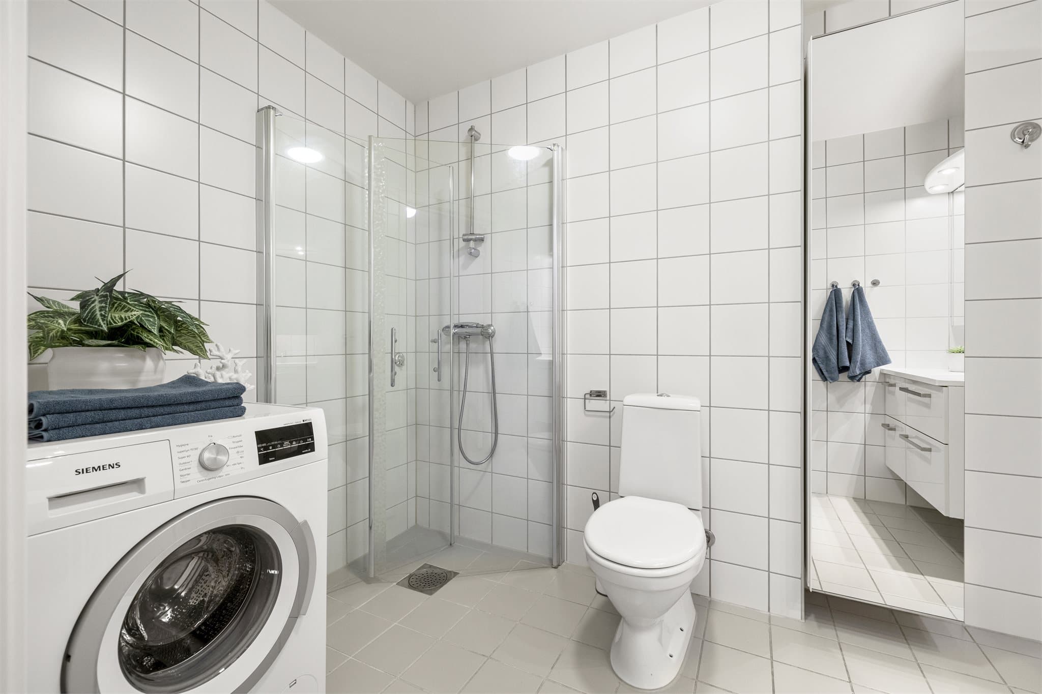 - Badet har opplegg for vaskemaskin -