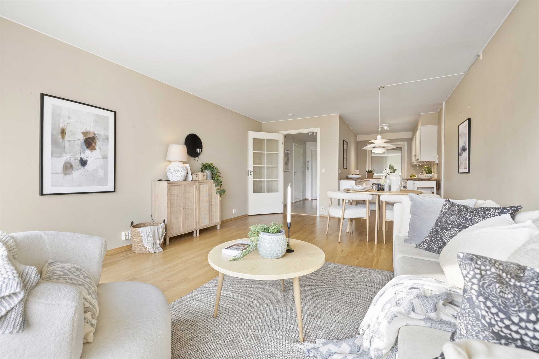 - Kjøkken med delvis åpen løsning mot stue -