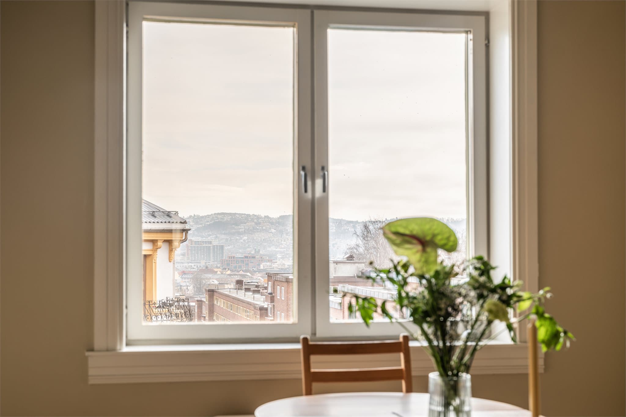 Nyt den flotte utsikten ved spisebordet.