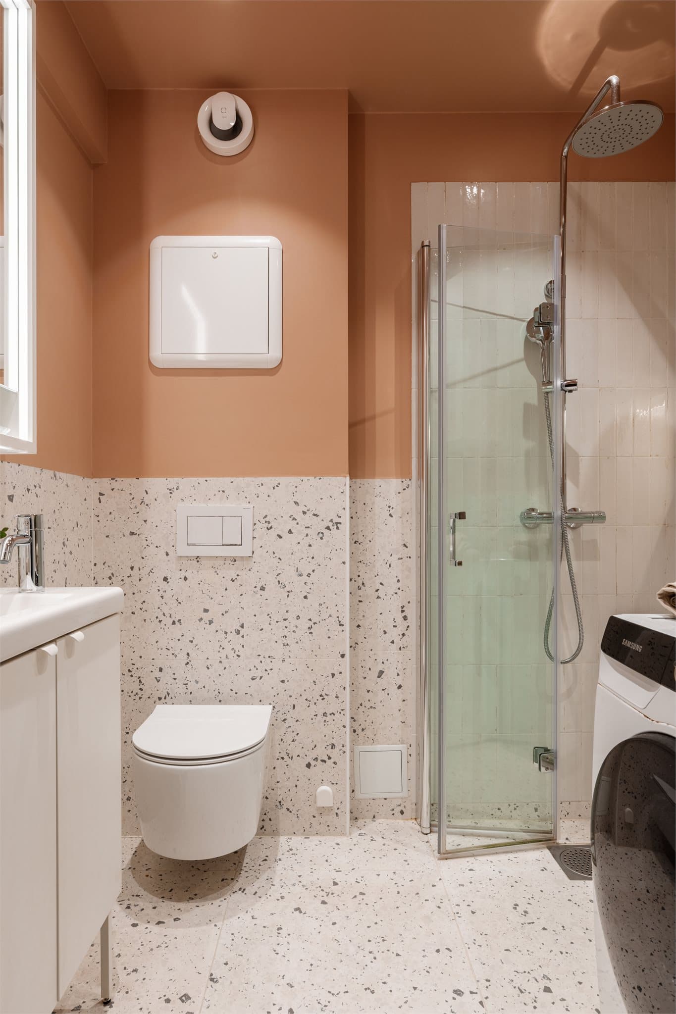 Baderommet ble oppusset og utvidet i 2025, og arbeidene er utført av fagfolk.