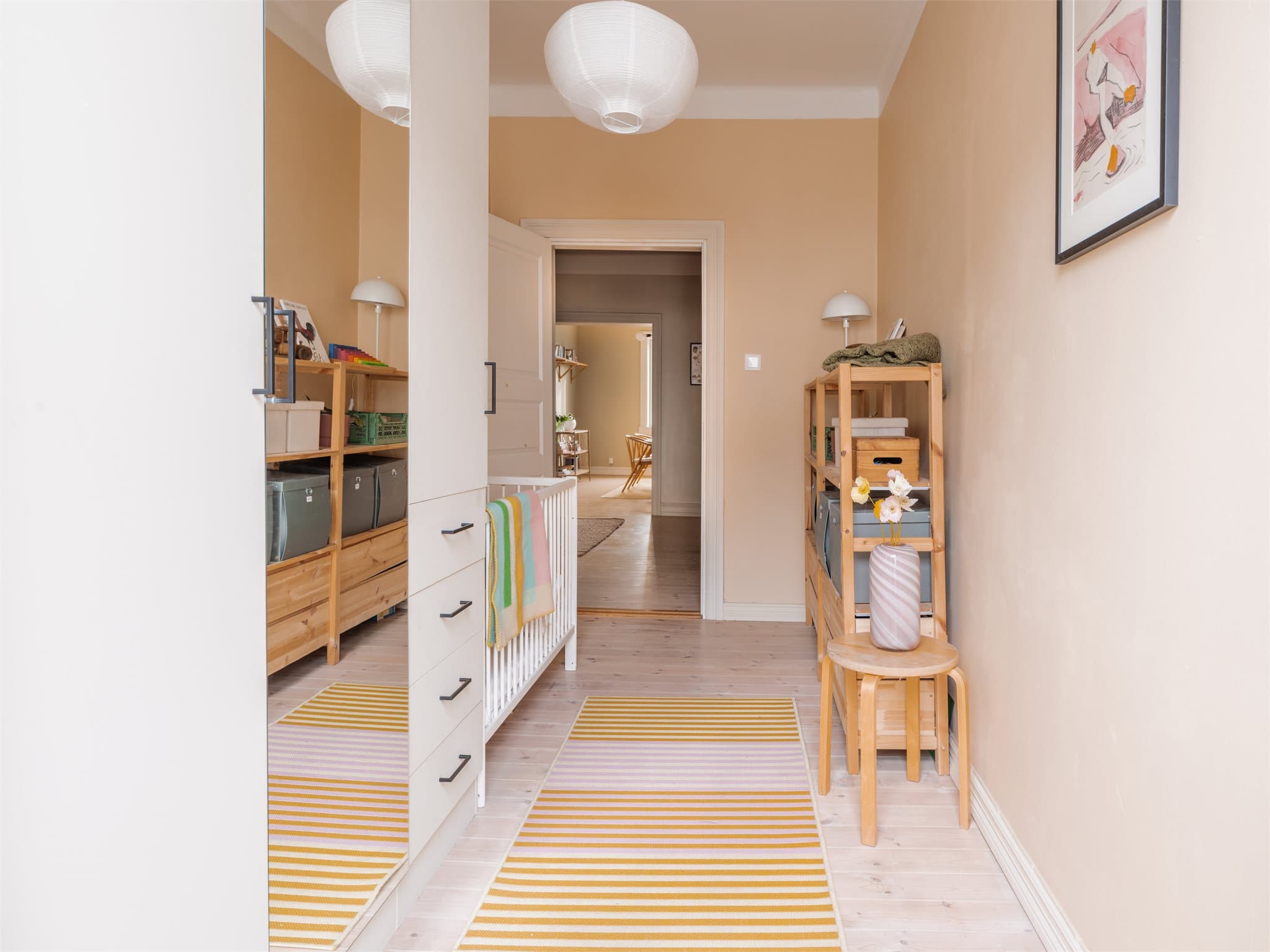 Rommet ble malt i 2025.