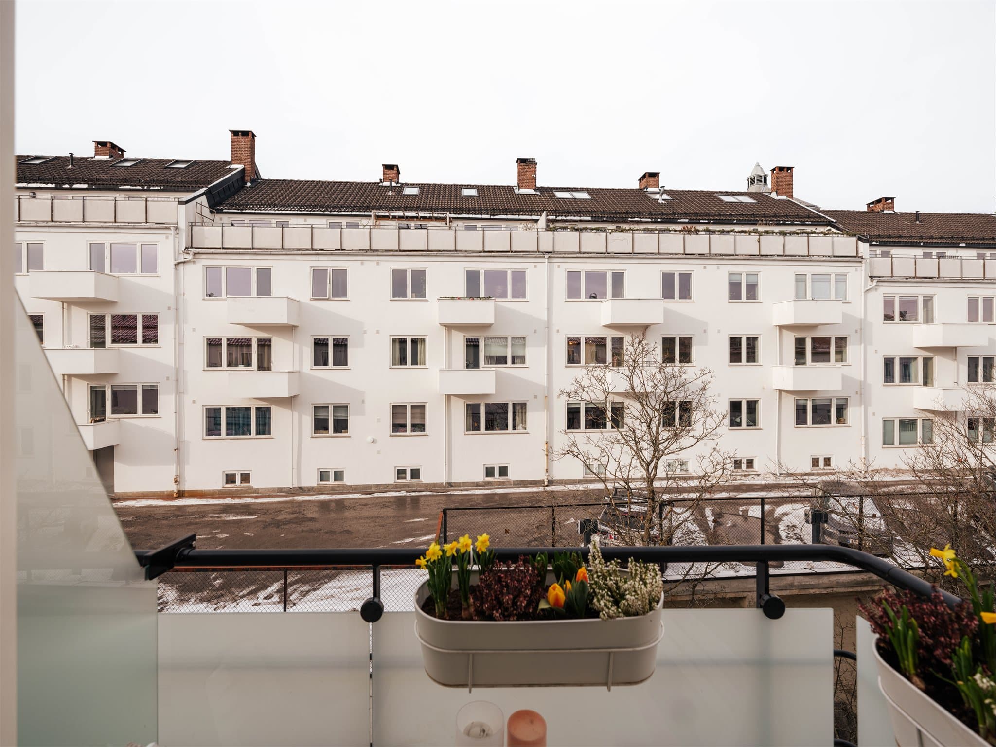 På balkongen kan du nyte ettermiddag- og kveldssolen fra ca. kl 16.