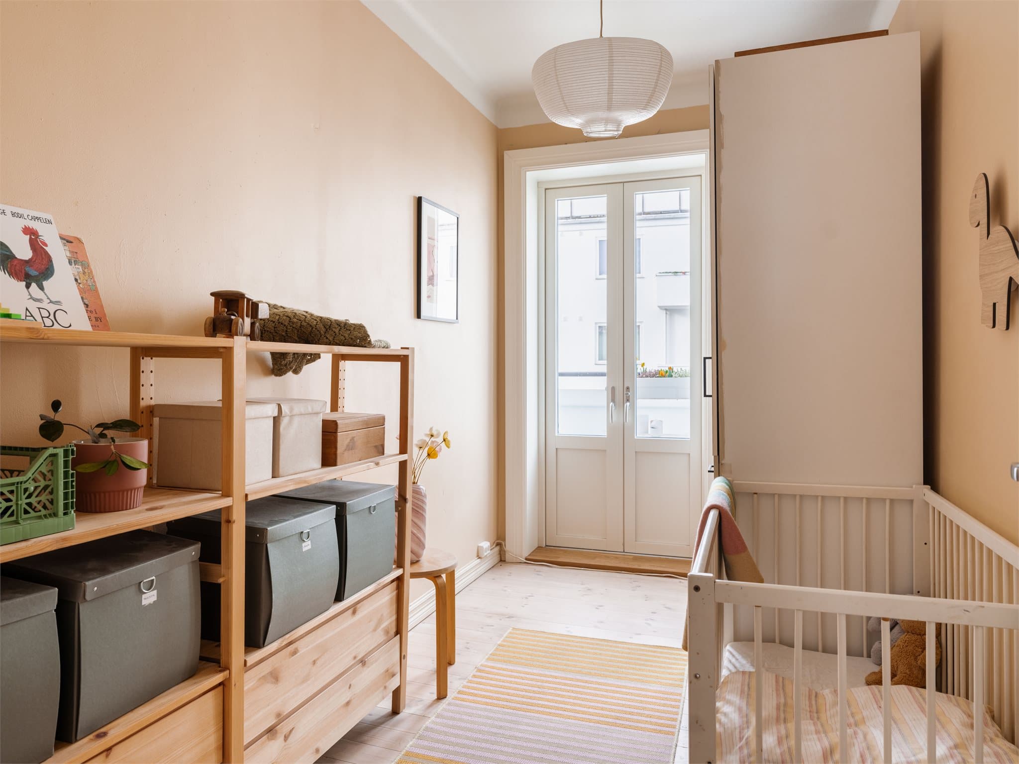 Soverom 2 er også av god størrelse og egner seg godt som barnerom, gjesterom eller hjemmekontor.