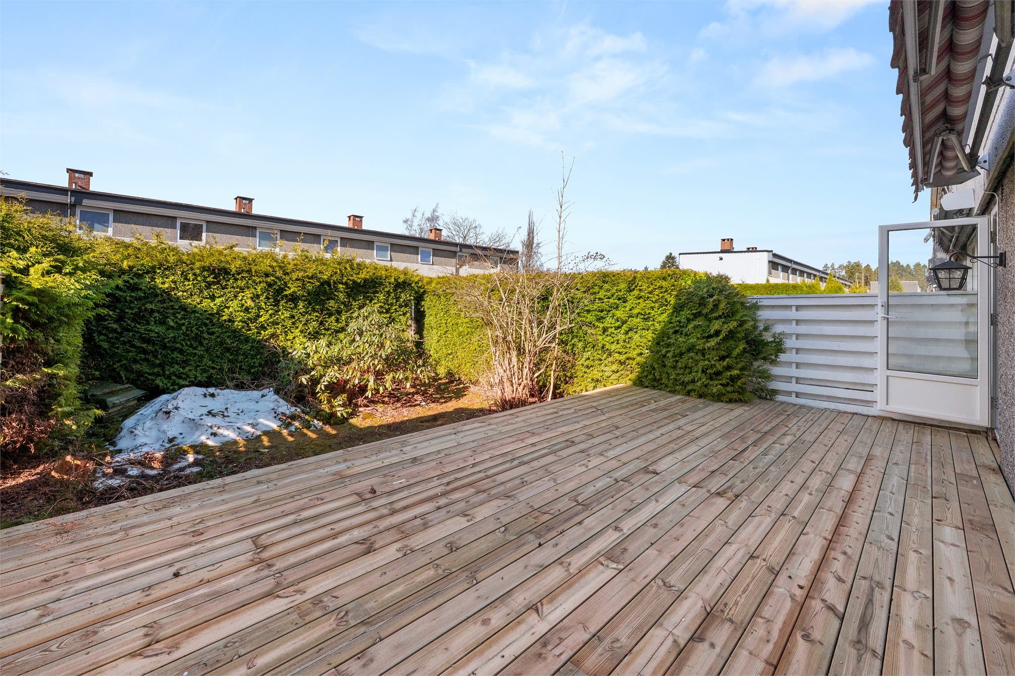 Uteområde med direkte utgang fra stue.