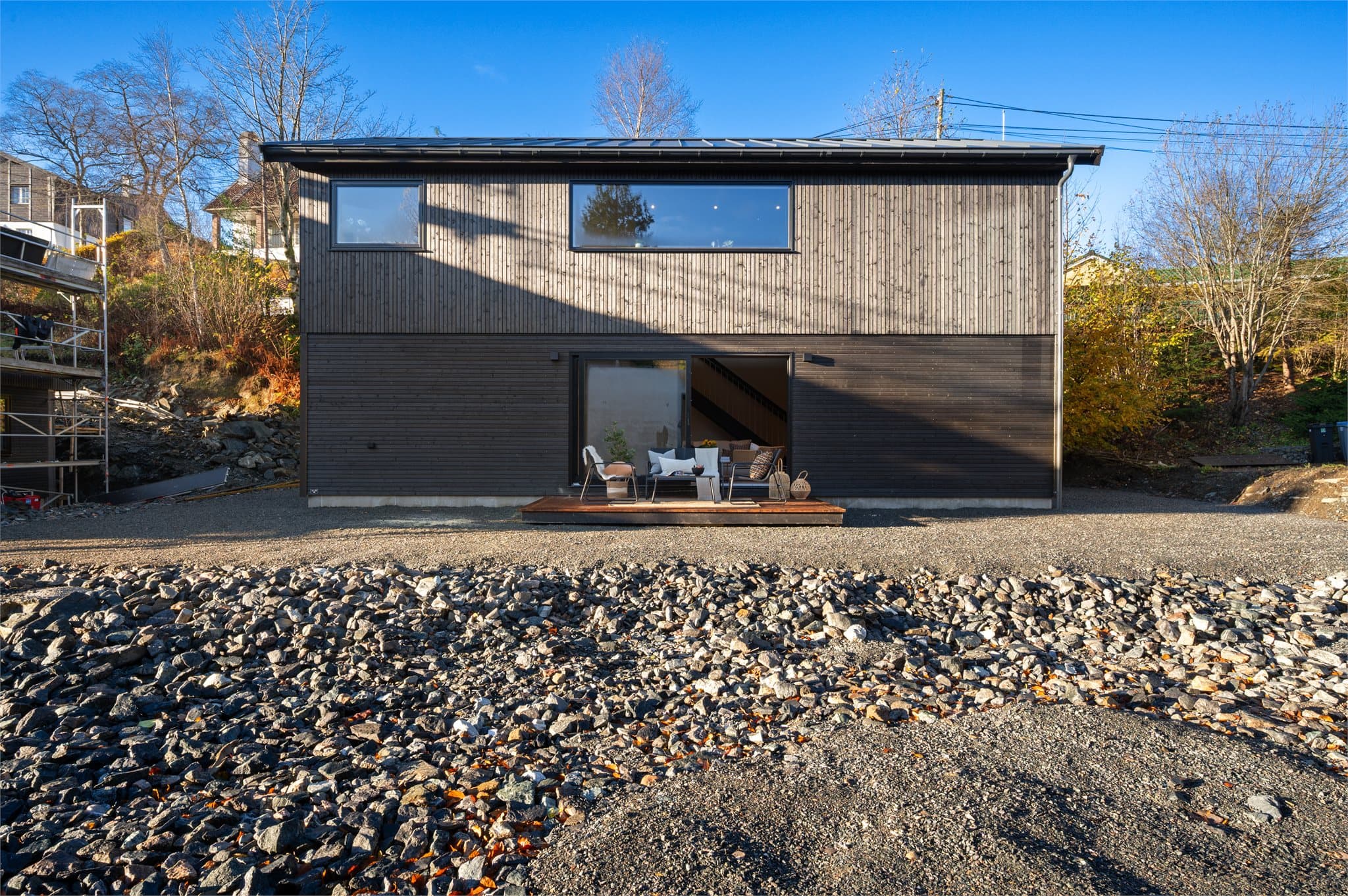 - Boligen har påkostede kvaliteter og moderne fasiliteter - her kan du flytte rett inn og bo bekymringsfritt -