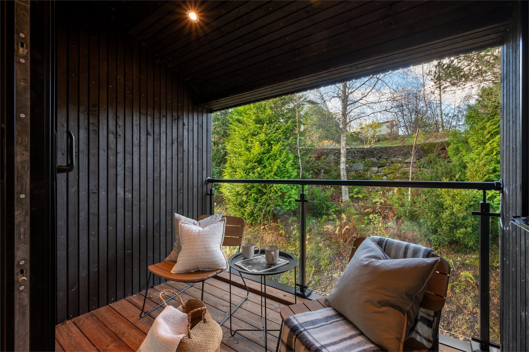 - Hyggelig uteplass med adkomst fra stue/kjøkken -