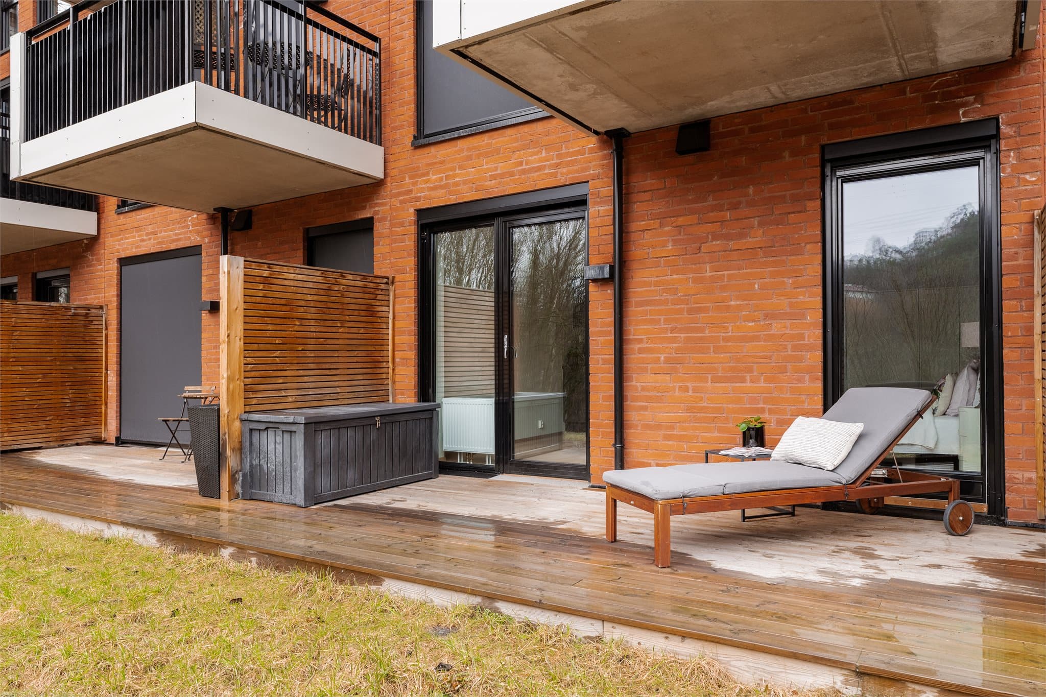 De fineste dagene kan nytes på din egen terrasse på hele 13 m²