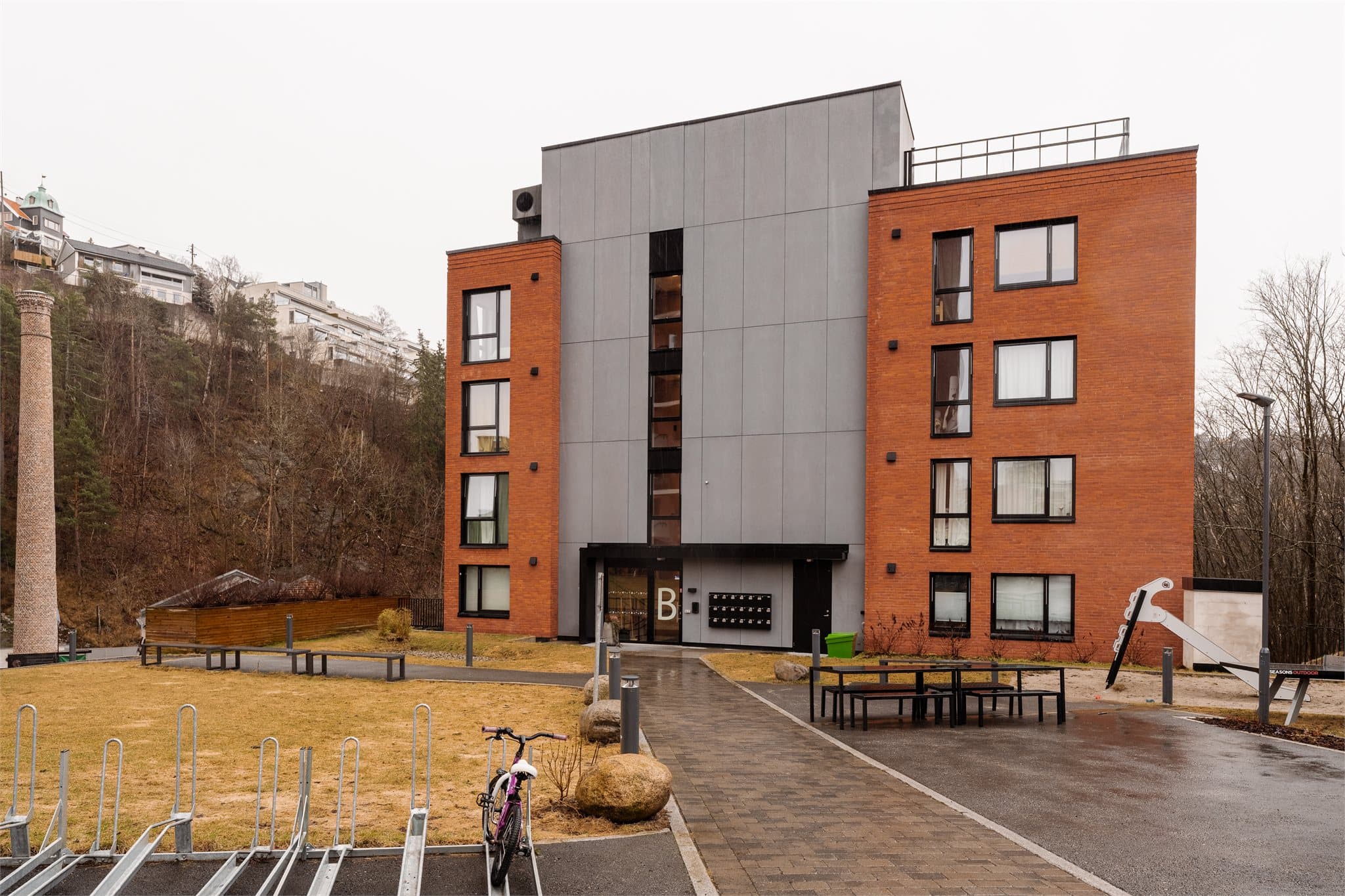 Området byr på flott natur i tillegg er det kort vei til sentrum!