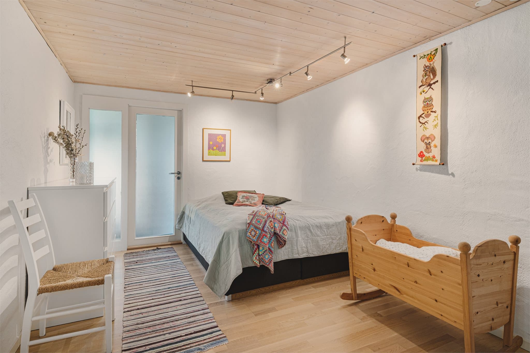 - Kjellerstuen fungerer som et koselig oppholdsrom og måler 19,4m² -