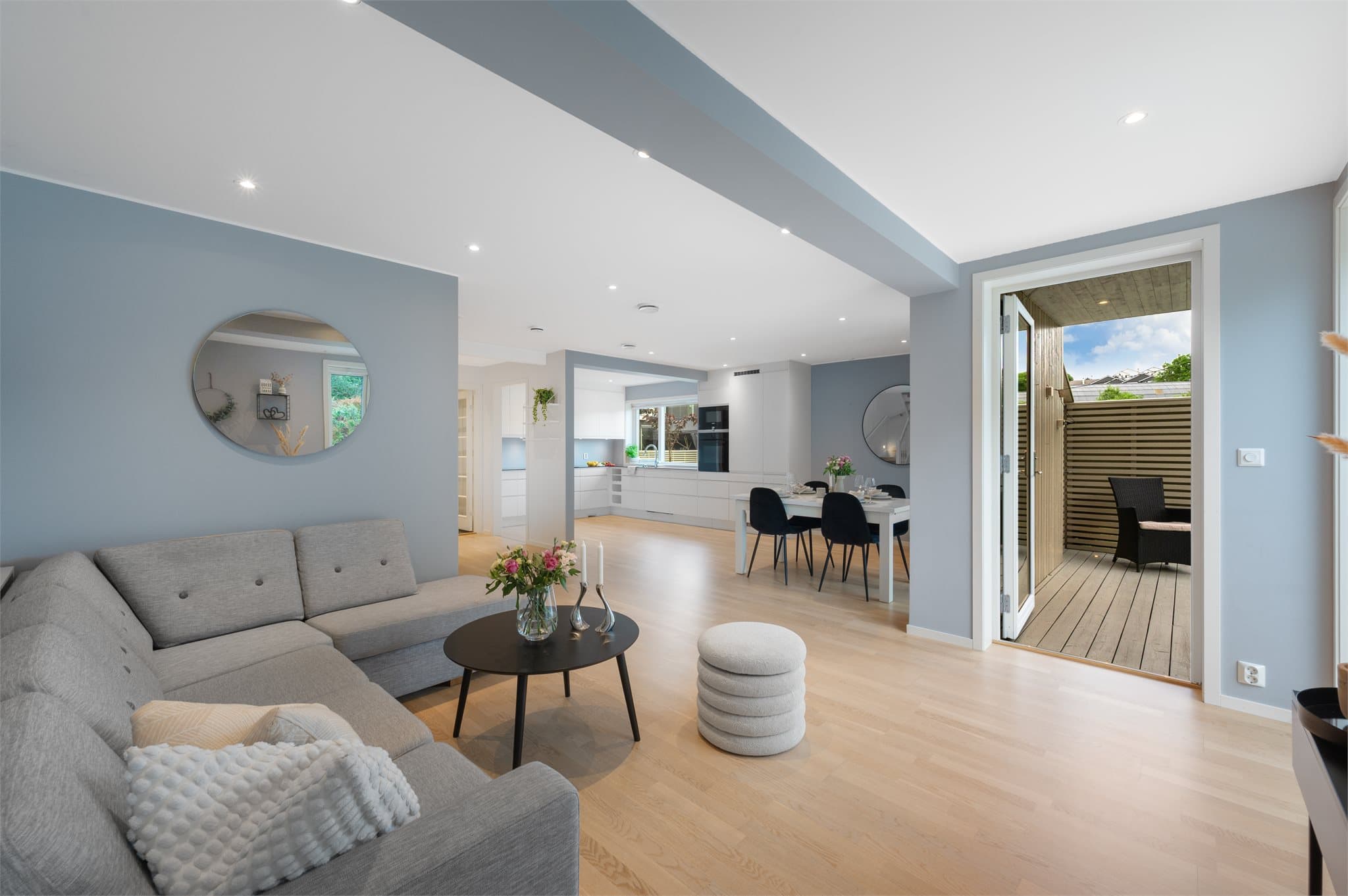 - Stue/kjøkken måler 49,8m² -