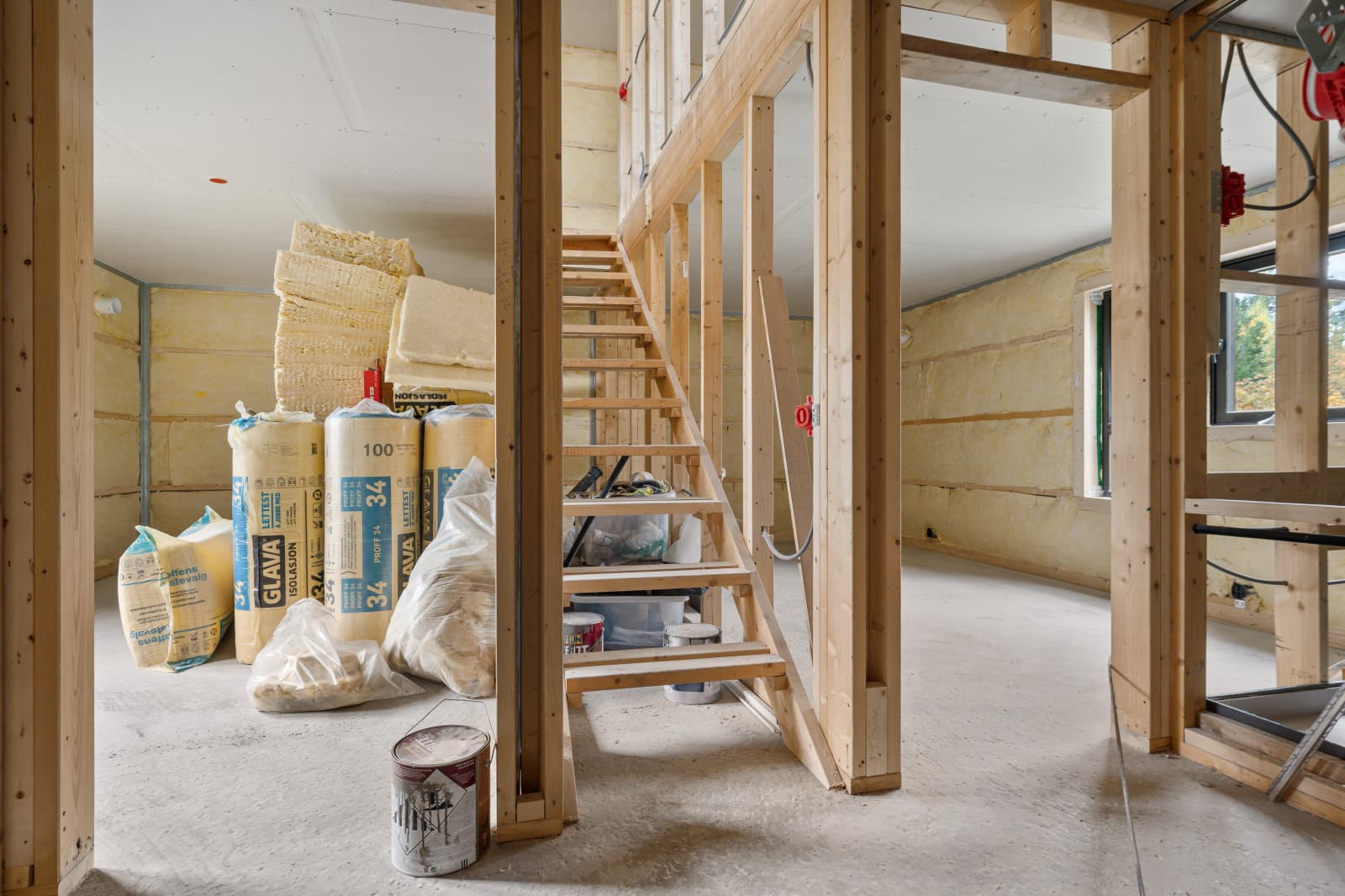 Planløsningen inneholder 3 soverom på hovedplan med trappeadkomst til 2.etasje.