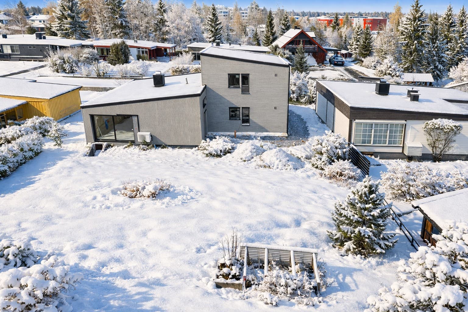 Eiendommen ligger i et populært, sentralt og barnevennlig boligområde.