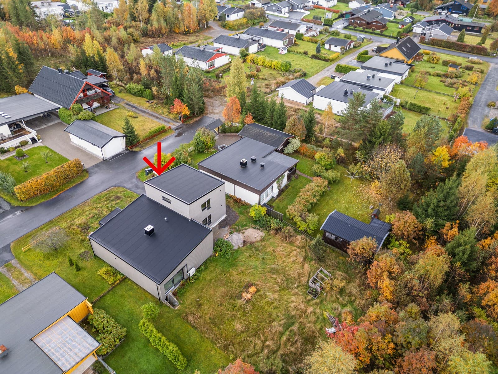 Emera Eiendomsmegling v/Solveig Granlund ønsker velkommen til Olaf Aakranns veg 25. Dette er en bolig for deg som ønsker å sette ditt eget preg på ditt fremtidige hjem, samtidig som du overtar et prosjekt hvor mye av rehabiliteringen allerede er gjort.
