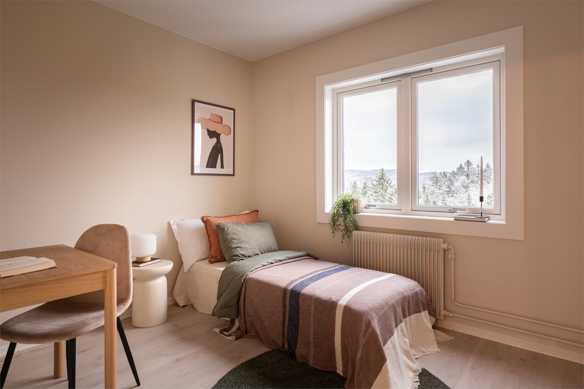 Det andre soverommet egner seg godt som barnerom, gjesterom eller kontor.