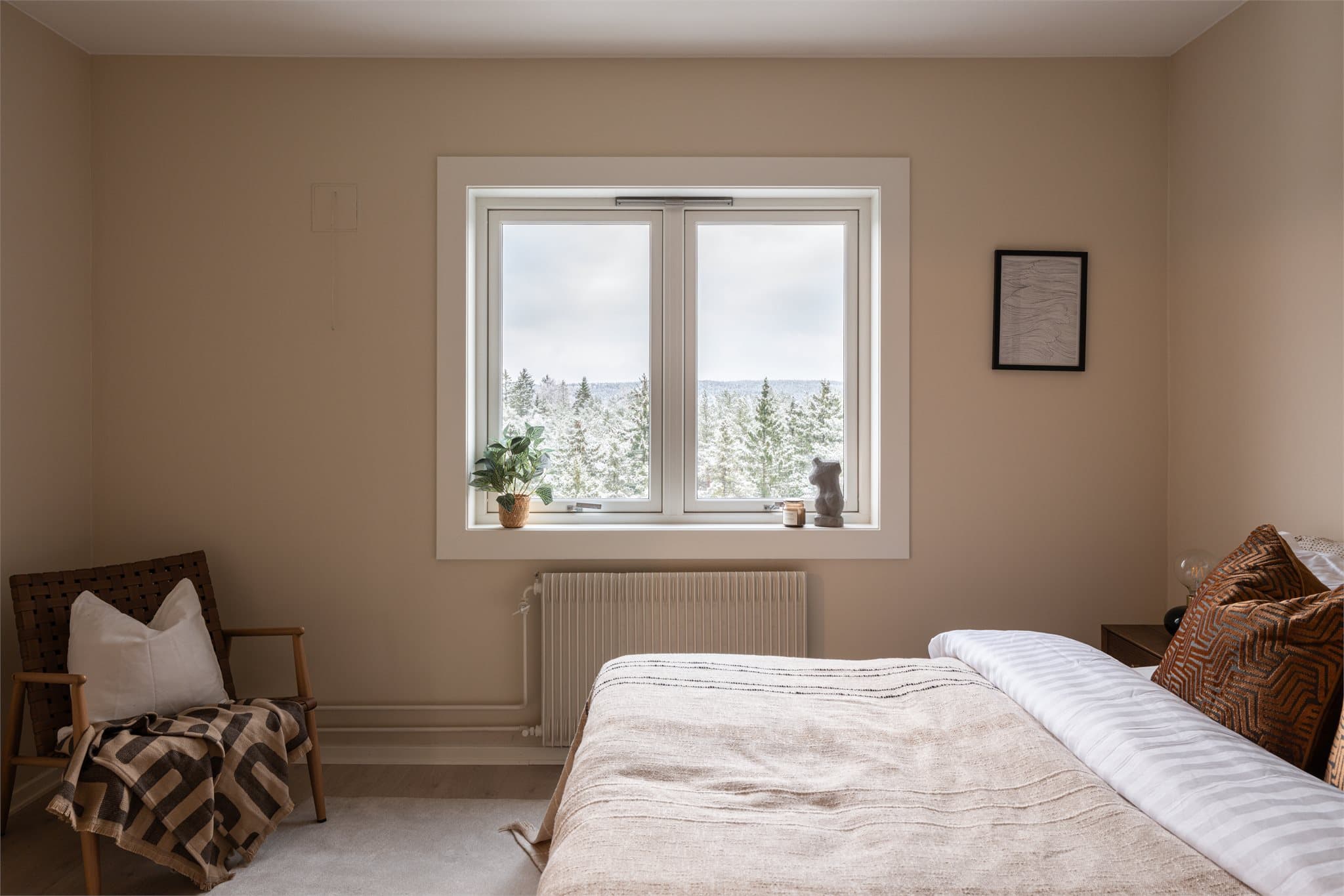 Vinduet gir godt med lys og en fin utsikt.