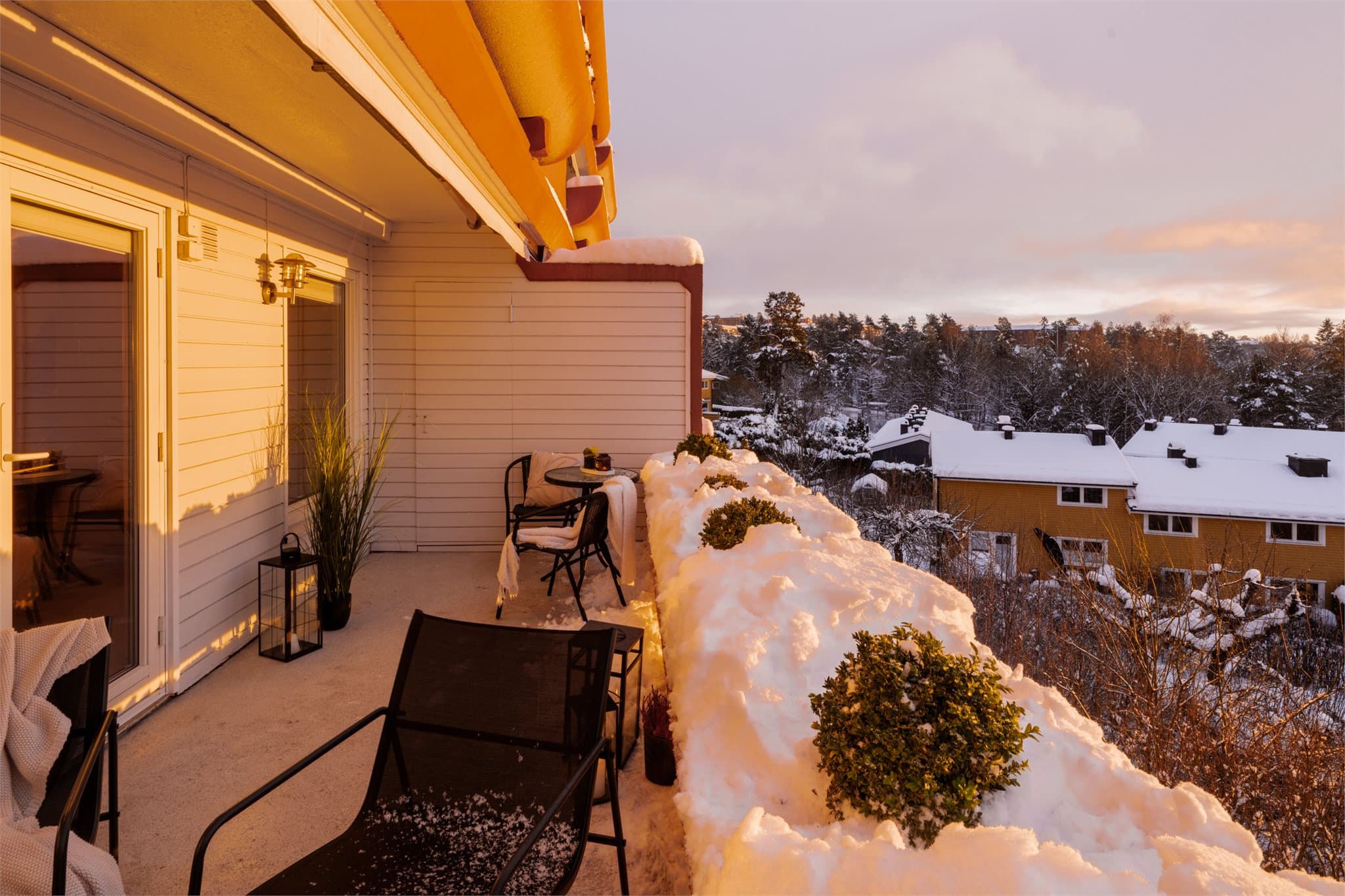 Her kan man nyte usjenert fjordutsikt og svært gode solforhold i fred og ro.