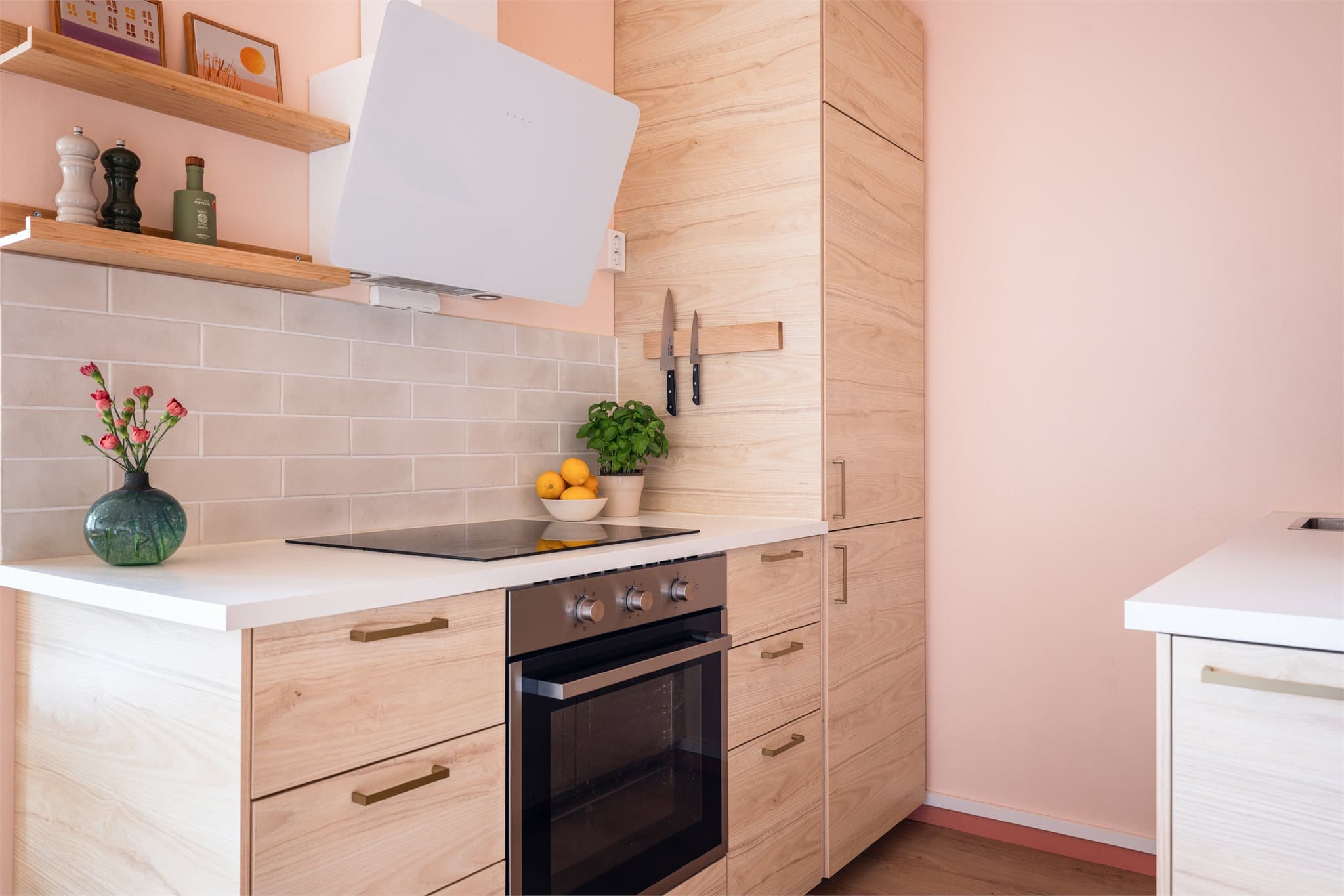 Kjøkkenet er nytt fra 2025 med innredning fra IKEA og nye overflater.