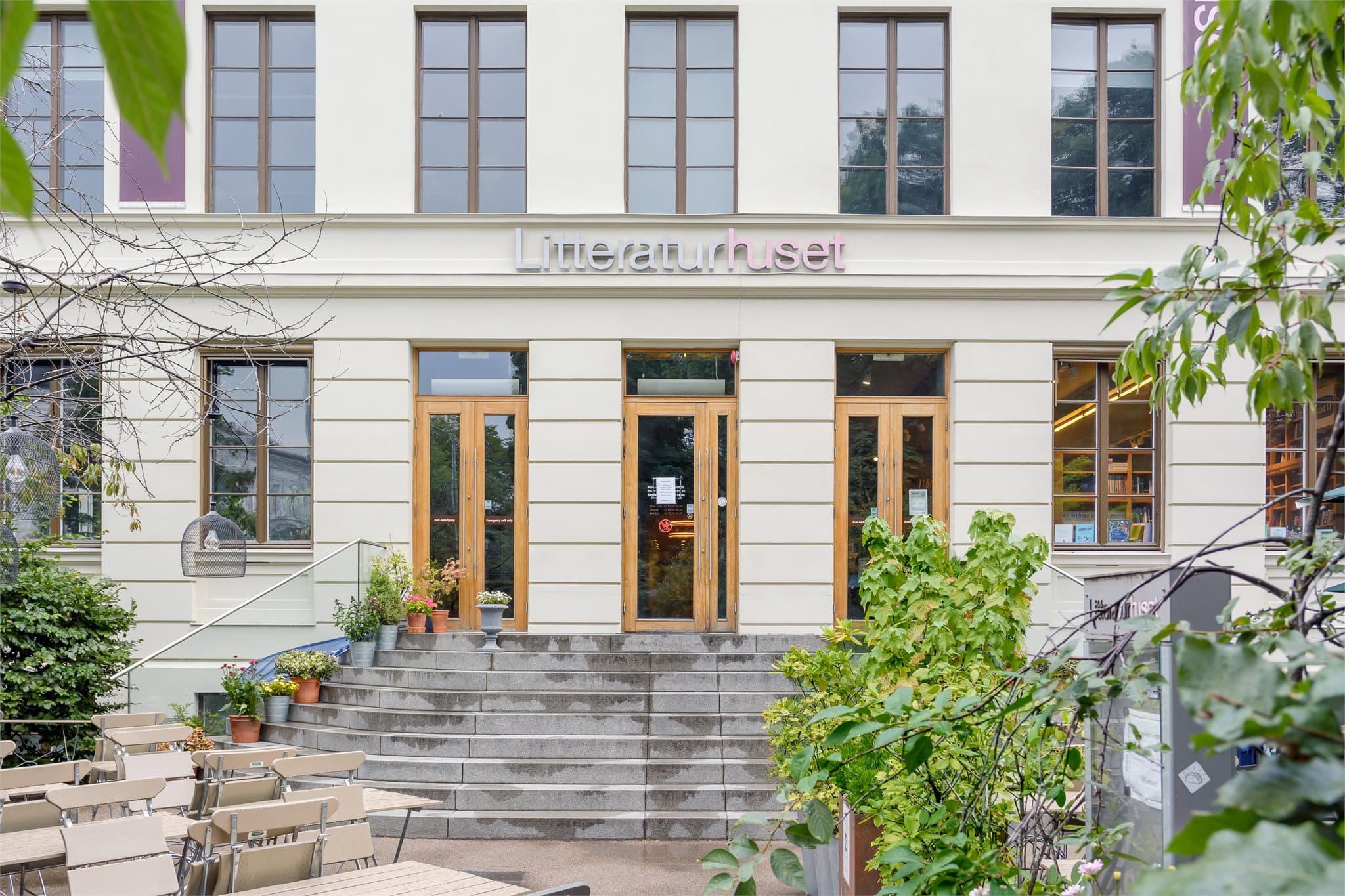 Området byr på et rikt kulturliv, med blant annet Litteraturhuset i gangavstand.