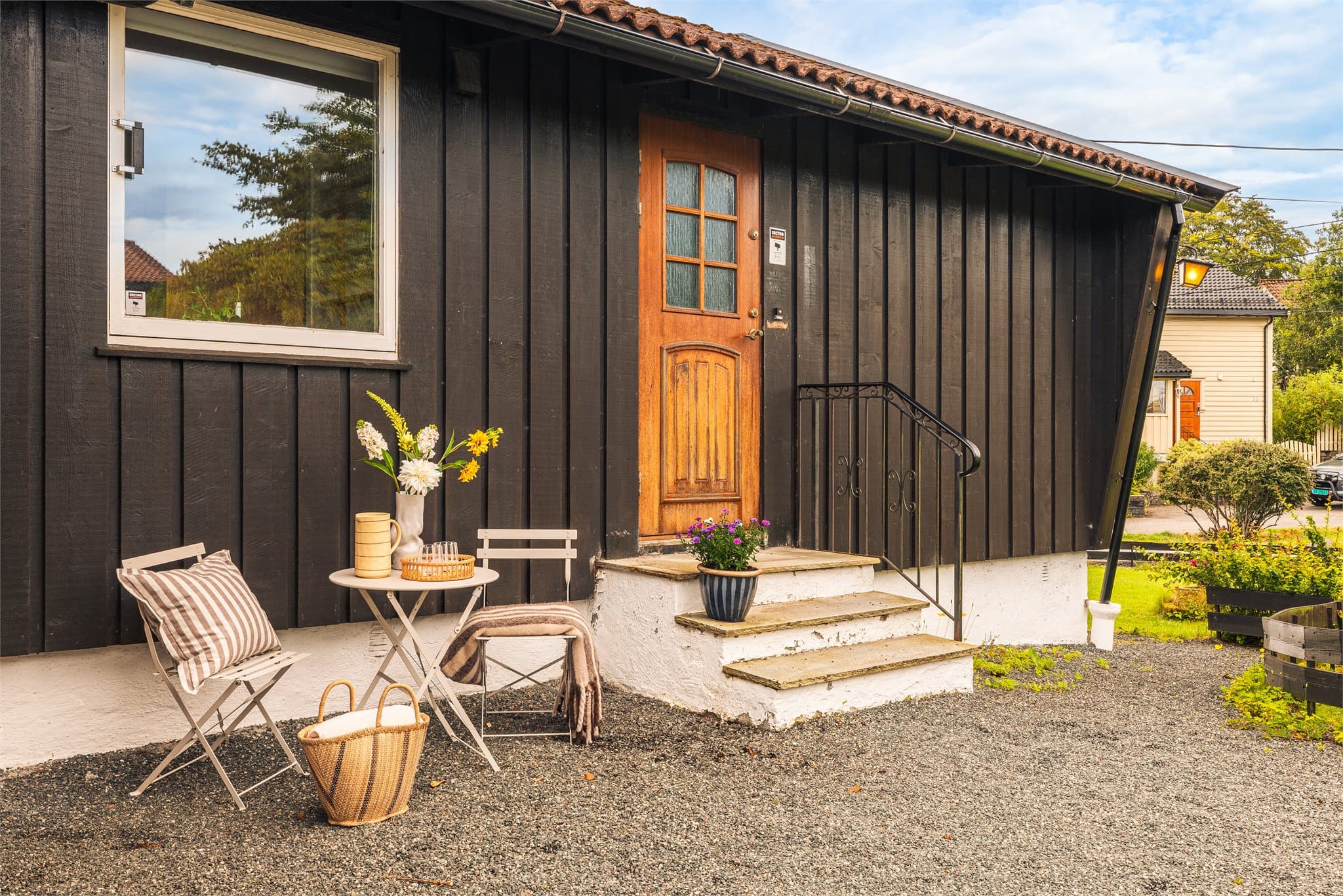 - Boligen har 3 boder, som gir rikelig med oppbevaringsplass -