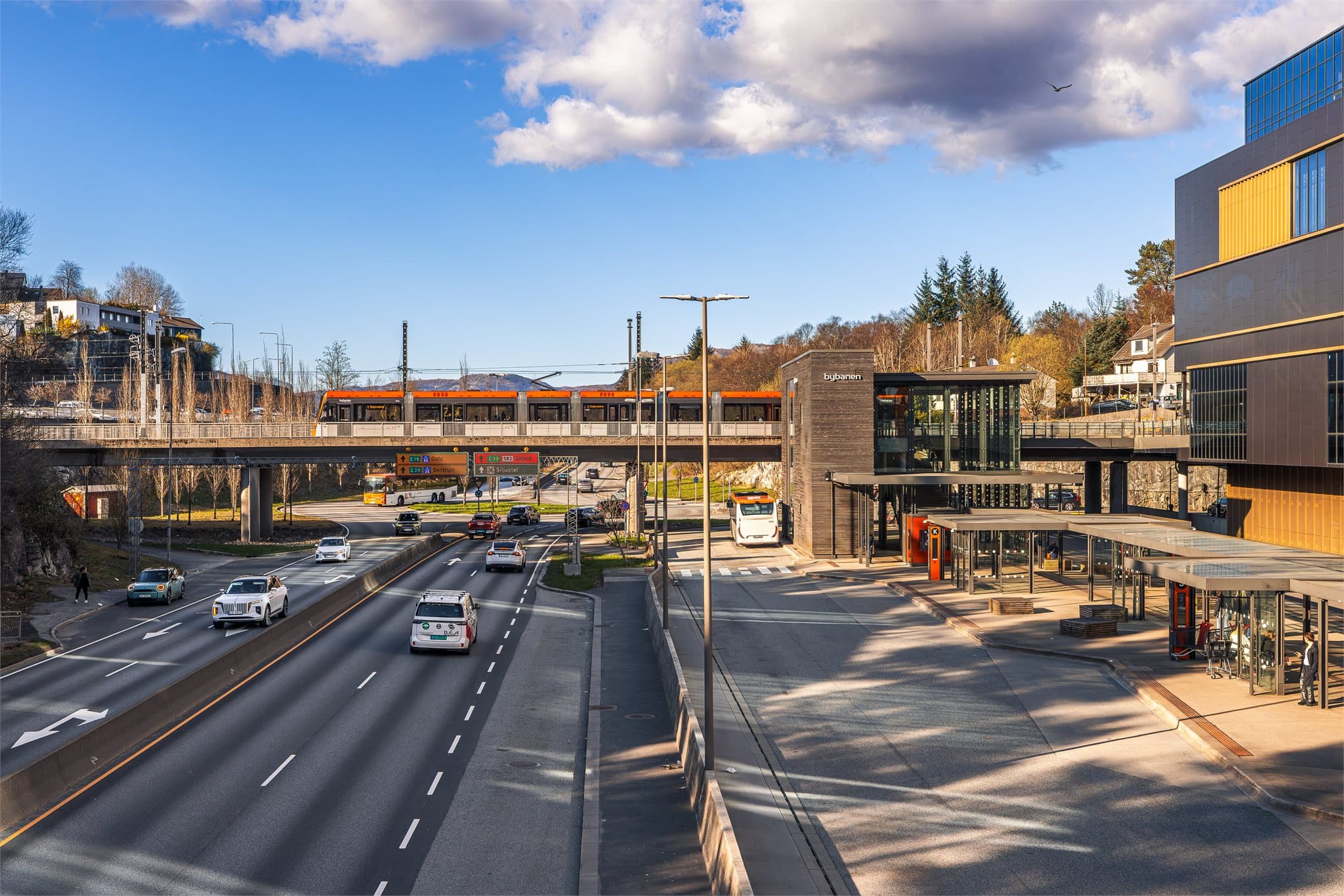 - Lagunen terminal er et sentralt knutepunkt for bybanen og en rekke busslinjer -