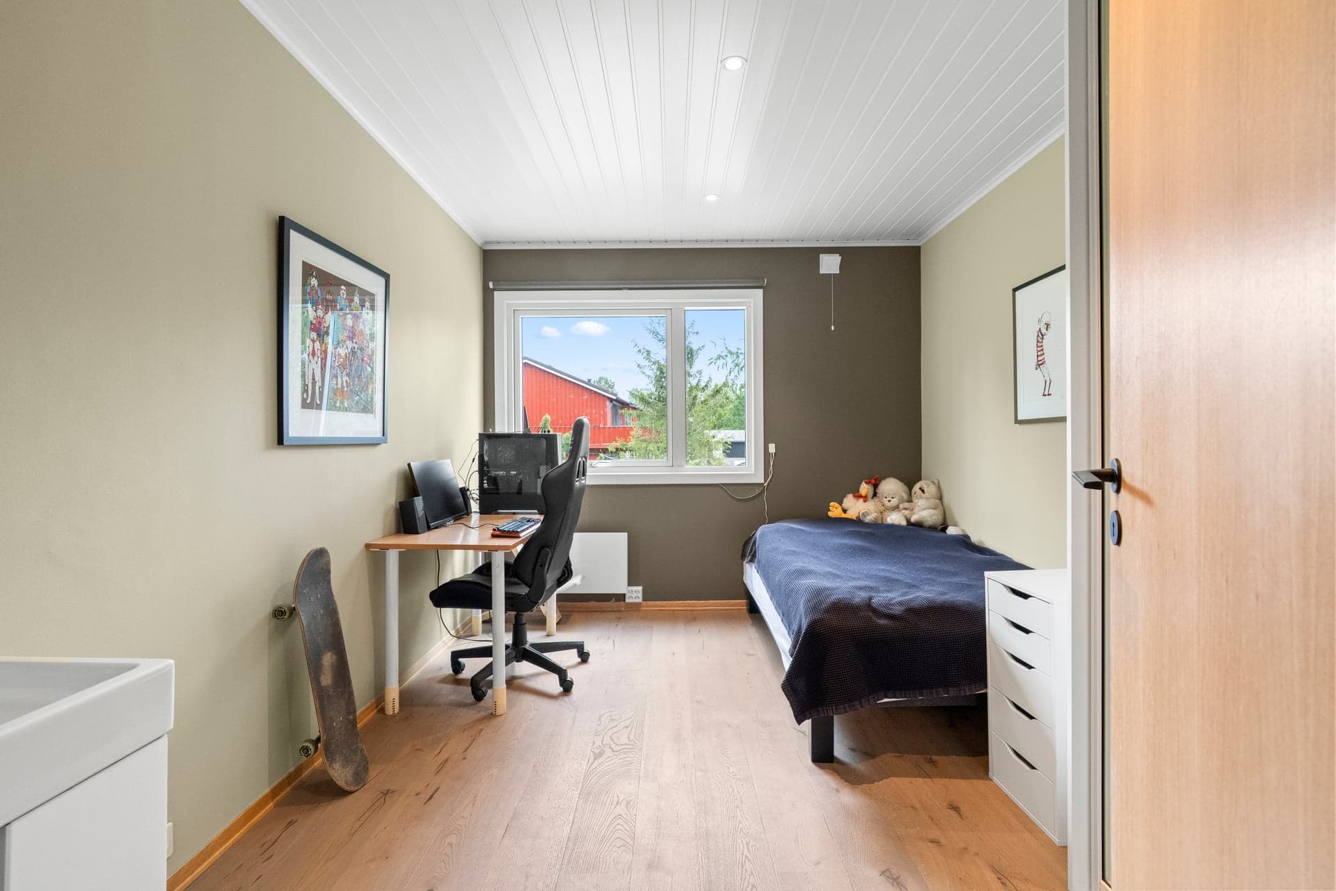 Her er det god plass til hele familien, og rommene kan enkelt tilpasses og innredes etter ønske og behov.